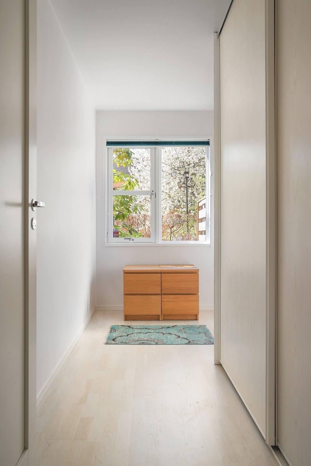 Soverom 3 med skyvedørsgarderobe - Egner seg godt som barnerom, gjesterom eller hjemmekontor Galleribilde