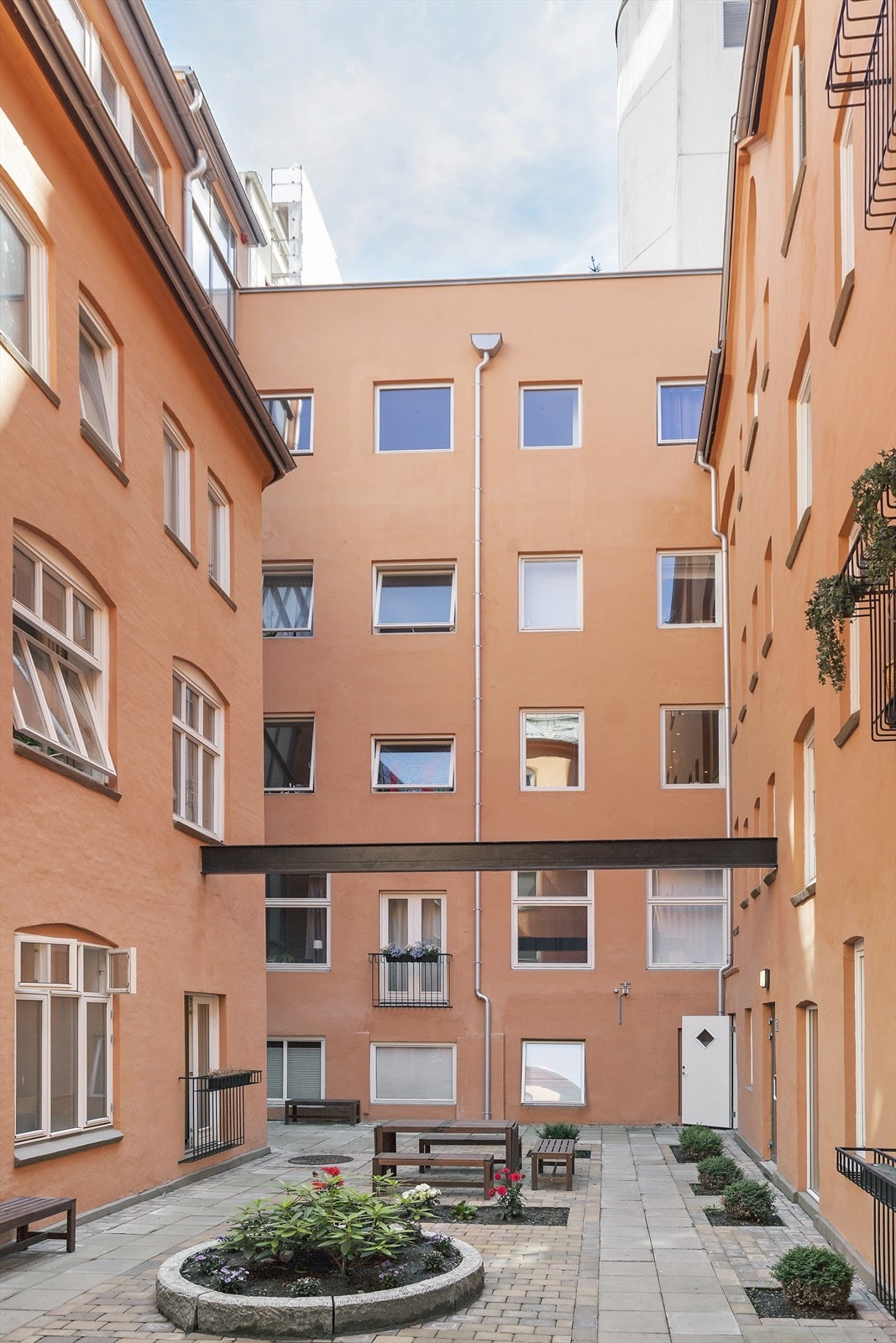 Rolig indre bakgård Galleribilde