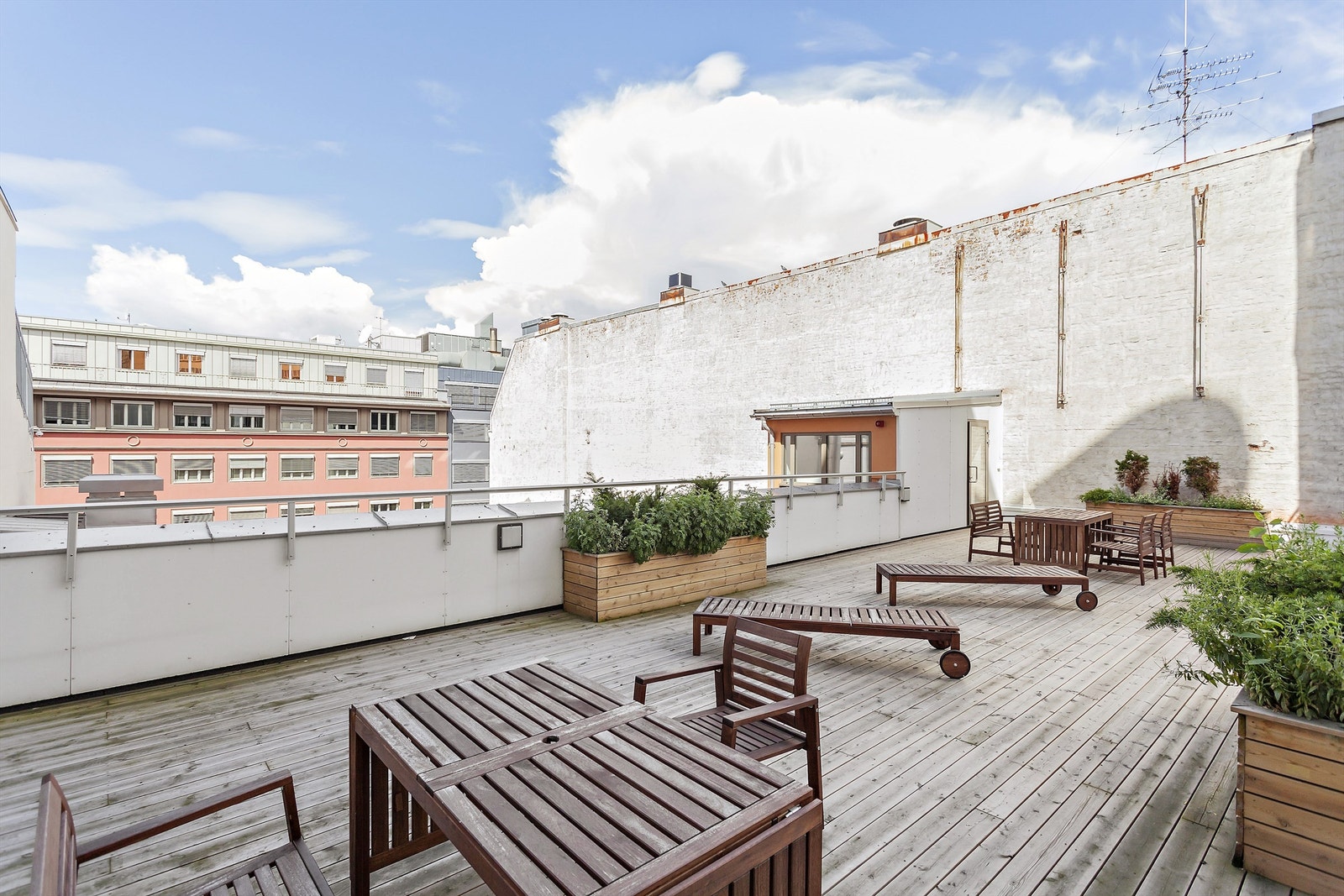 Deilig felles takterrasse med gode solforhold Galleribilde