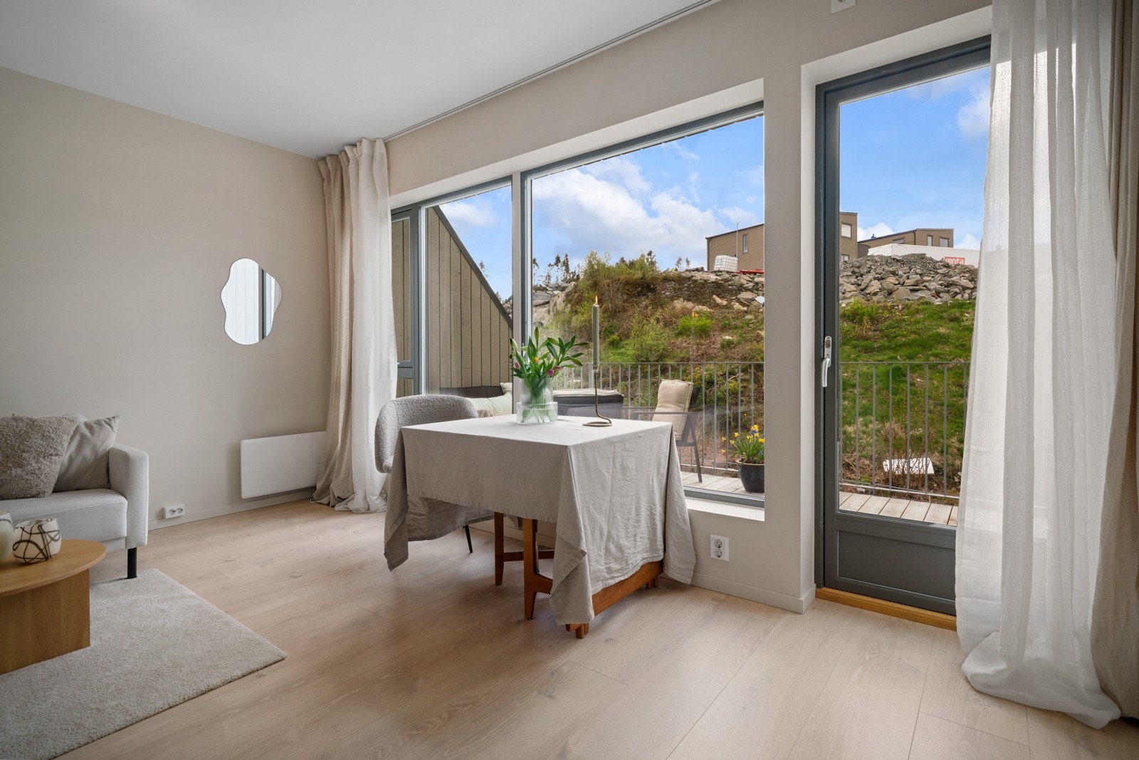 Fra stuen er det adgang til vestvendt 10 kvm terrasse Galleribilde