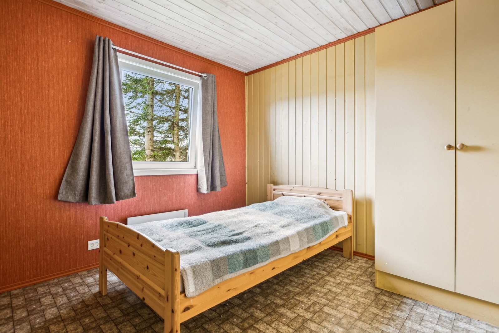 Innredet soverom. Rommet er ifølge fremlagte tegninger betegnet som bod, og endringen er en søknadspliktig tiltak Galleribilde