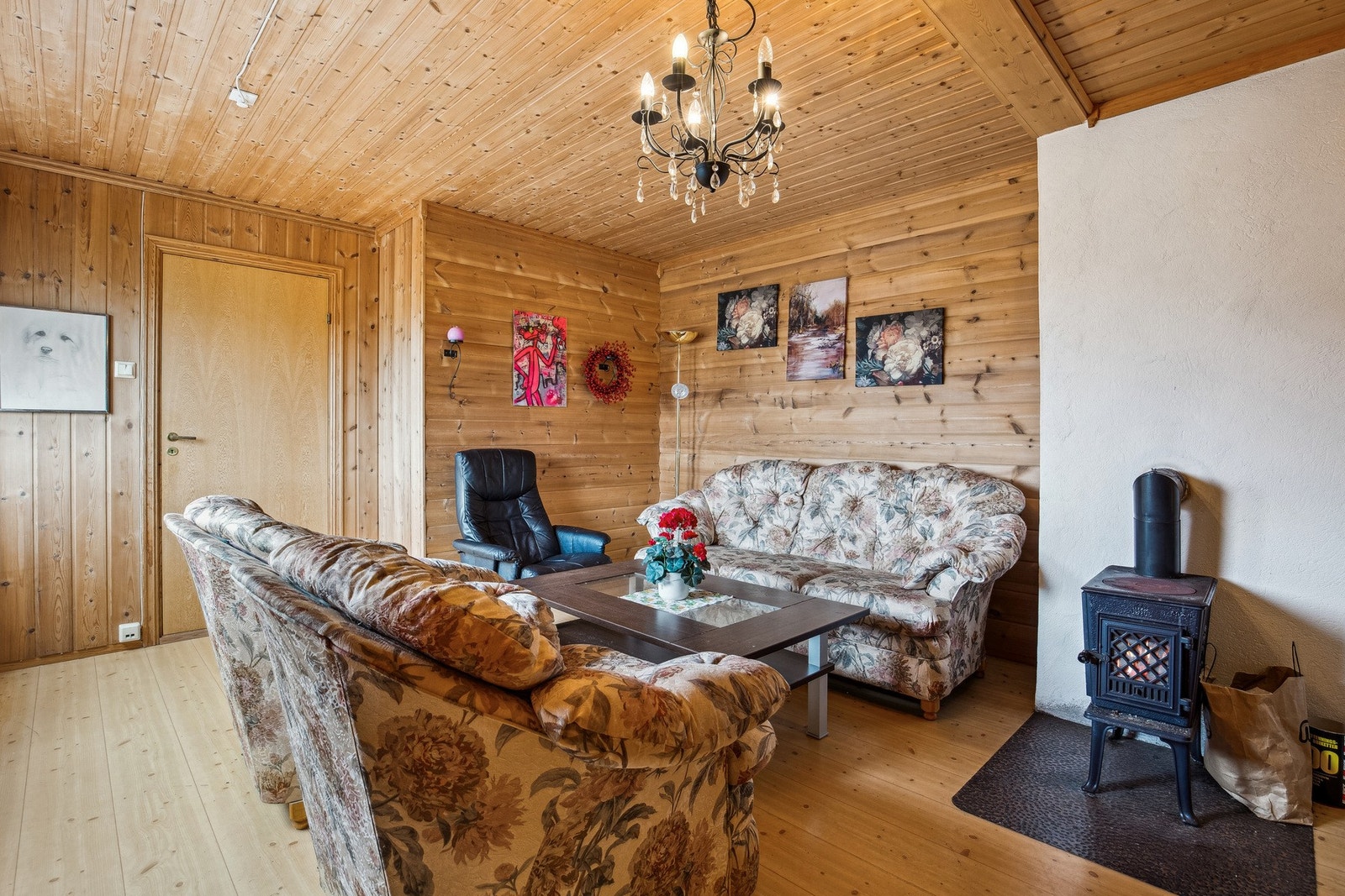 Kjellerstue. Rommet er ifølge fremlagte tegninger betegnet som hobbyrom Galleribilde