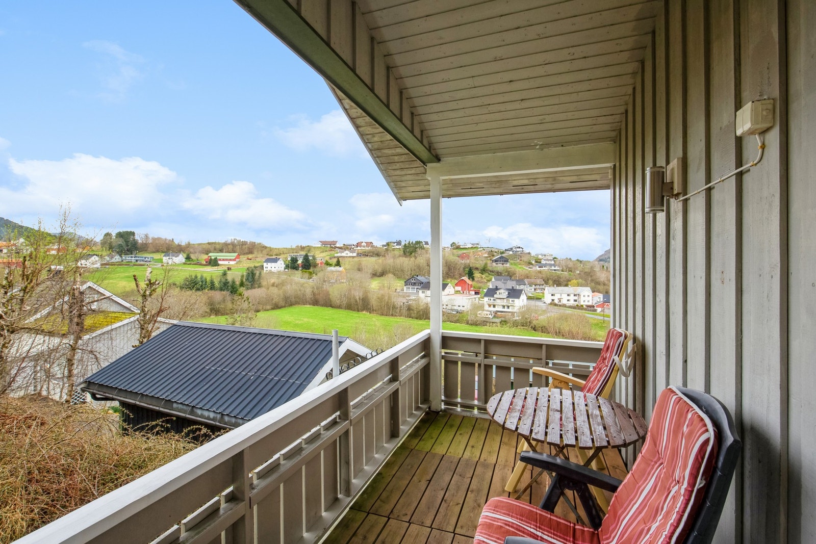 Østvendt veranda med utgang fra stue Galleribilde