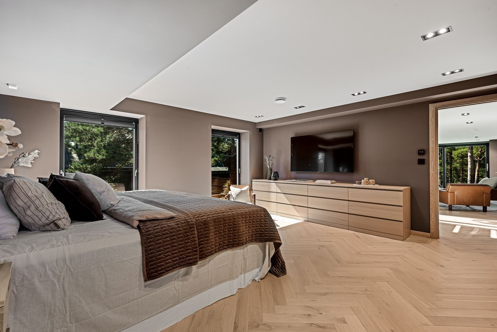 For ekstra fleksibilitet er det mulighet for å dele dette rommet i to separate soverom, dersom behovet skulle oppstå. Galleribilde