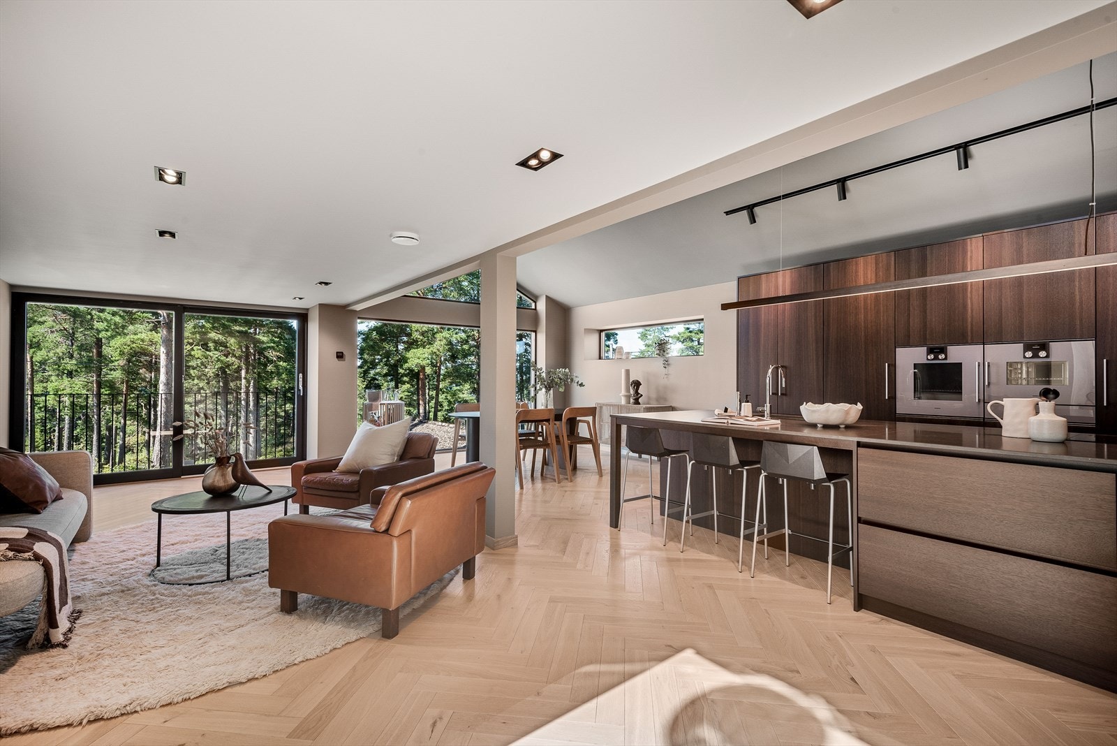 Her er det god plass for flere soner med møblement og flott utsyn. Galleribilde