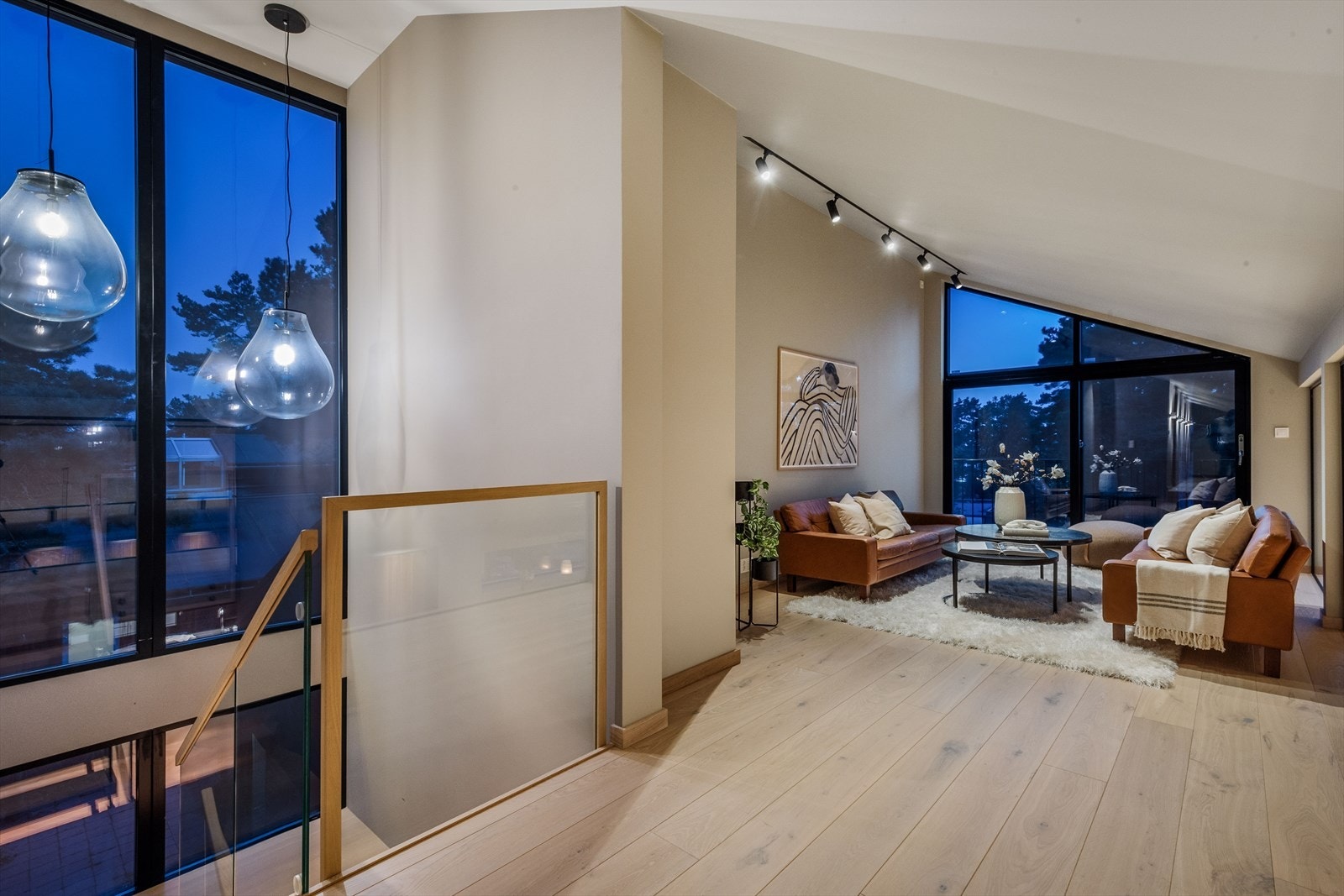 Loftstuen fungerer utmerket om man vil trekke seg litt tilbake med en bok eller som spill- og lekeareal for ungdommen. Galleribilde