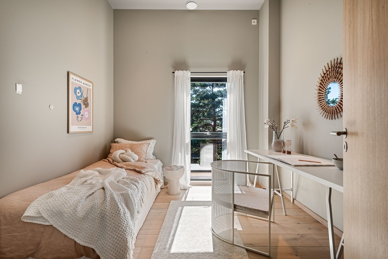 Den generøse takhøyden er fremtredende og skaper en helt unik romfølelse. Galleribilde