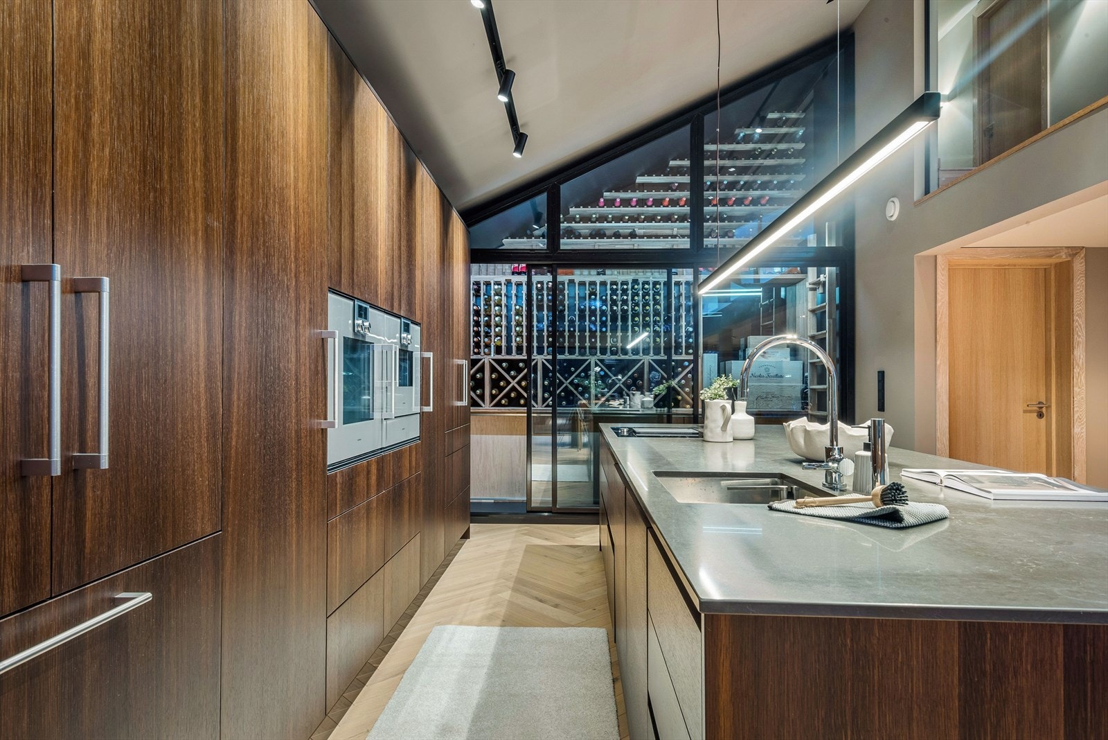 Kjøkkenet er noe for selv, med nydelig kvalitetsinnredning fra Kvänum. Galleribilde