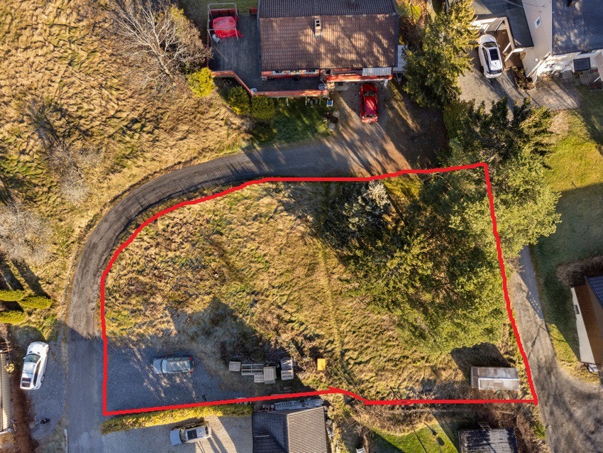 Tomtegrensen er markert i rødt (Stipulerte linjer - kan avvike) Galleribilde