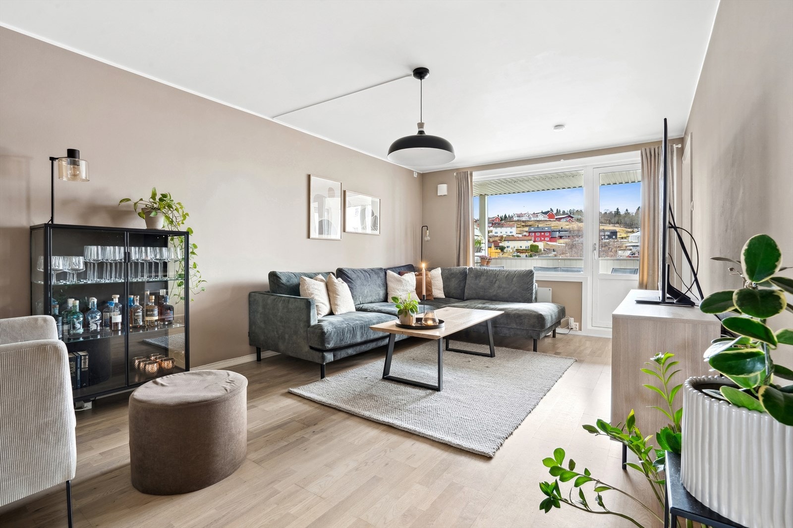 Aktiv Eiendomsmegling v/ Marius Kvalvik har gleden av å presentere Gamle Oslovei 31 A - en 3-roms andelsleilighet i tredje etasje. Galleribilde