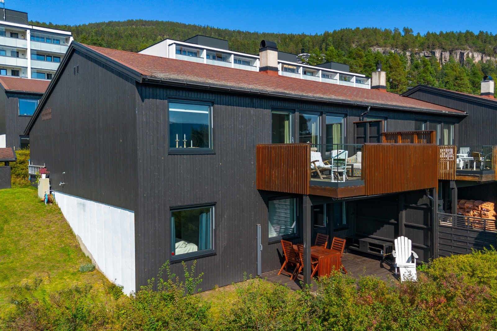 Velkommen inn i et pent rekkehus på enden, utmerket for både ny- og veletablerte. Galleribilde