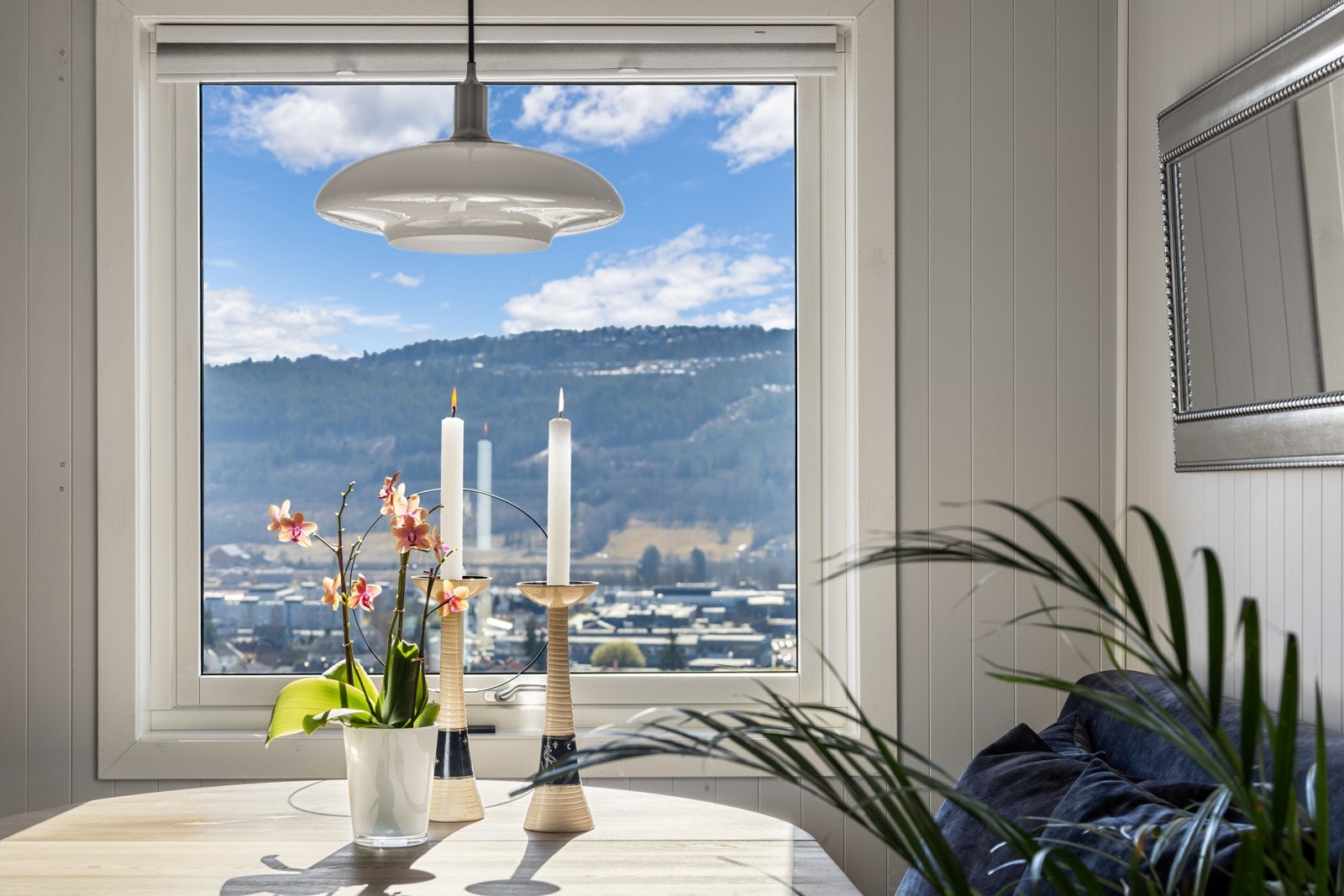 Her kan utsikten nytes fra middagsbordet. Galleribilde