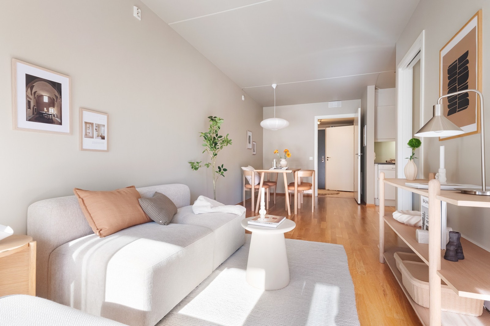 Boligen har en super planløsning med blant annet en åpen stue- og kjøkkenløsning. Galleribilde