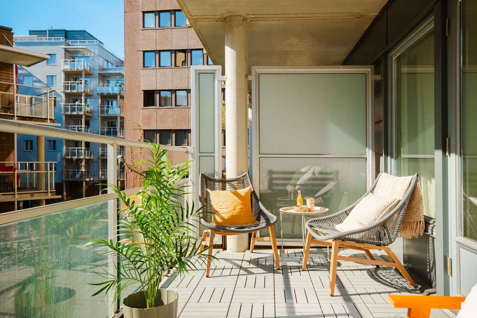 I borettslaget er det tillatt med både gass- og elektrisk grill, så her kan du lage og nyte middagene utendørs. Galleribilde