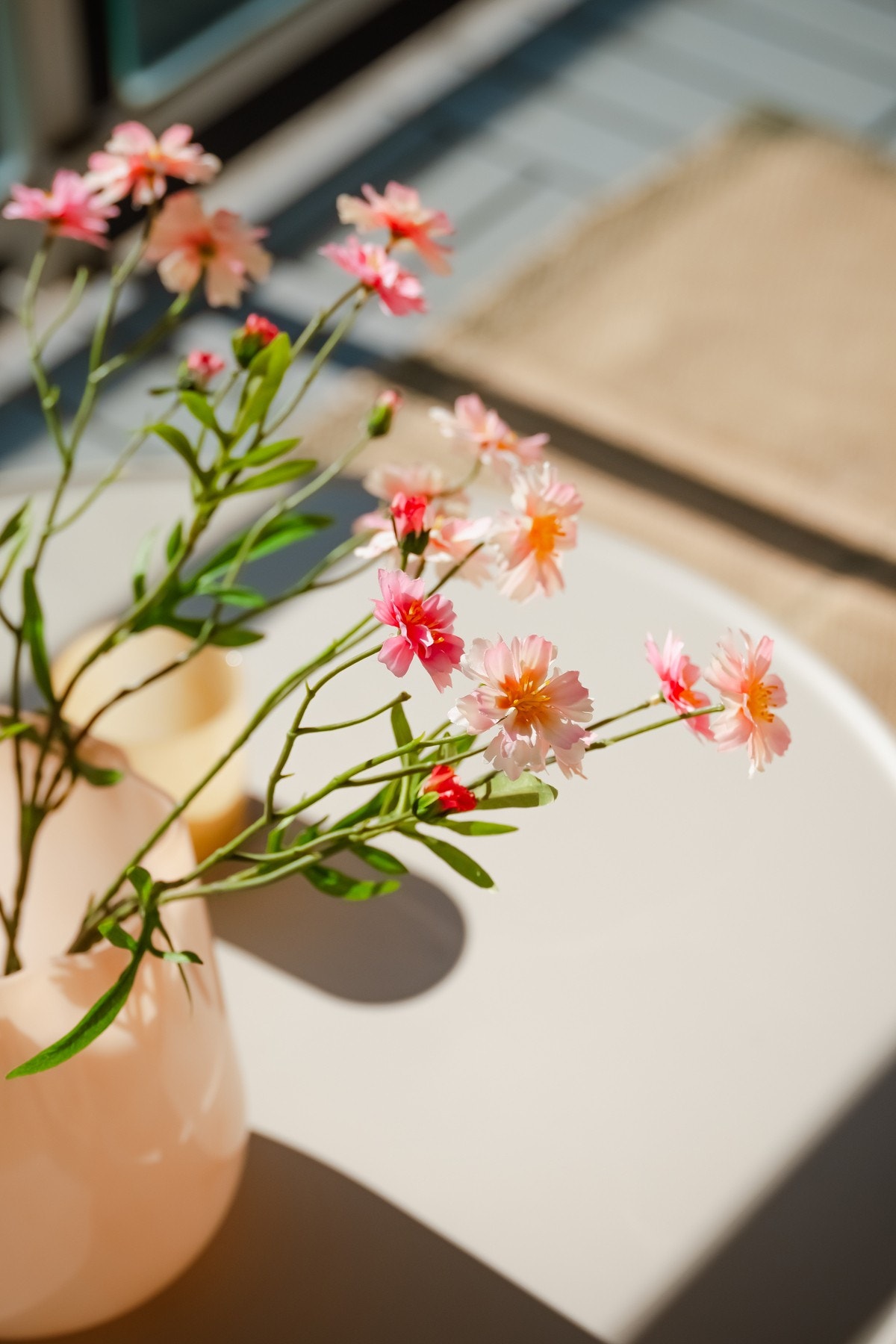 På solrike sommerdager kan du nyte solen fra ca. 12.30. Galleribilde