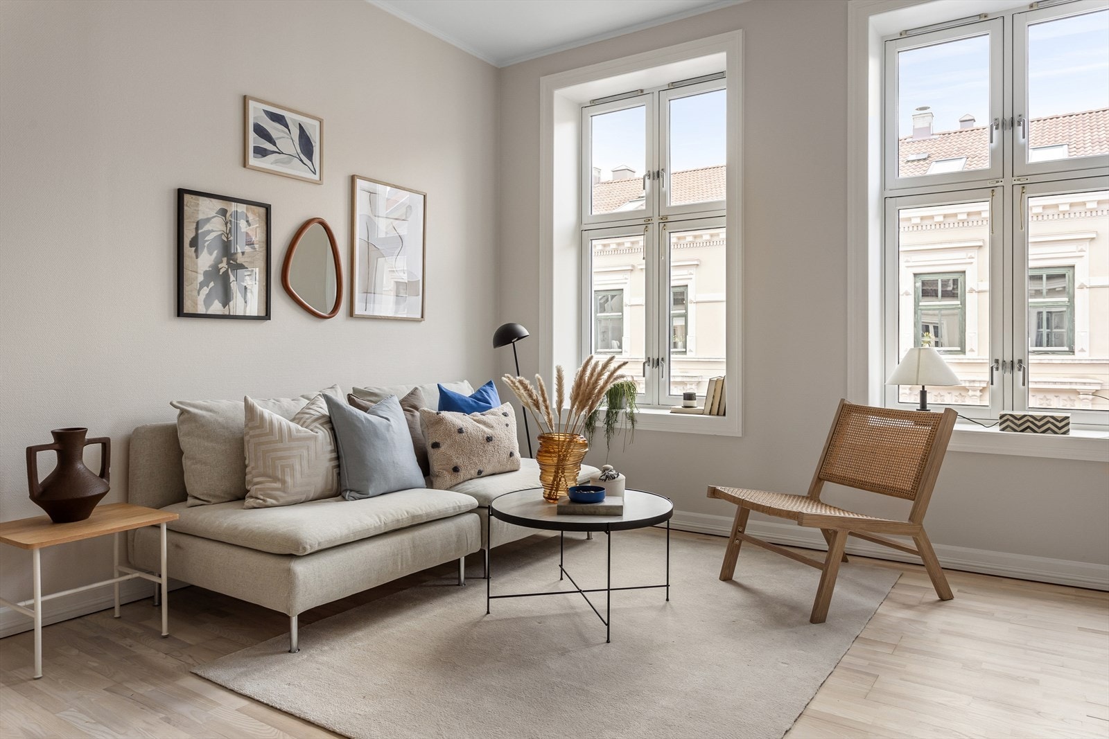 Leiligheten er nymalt i delikate og tidsriktige farger. Galleribilde