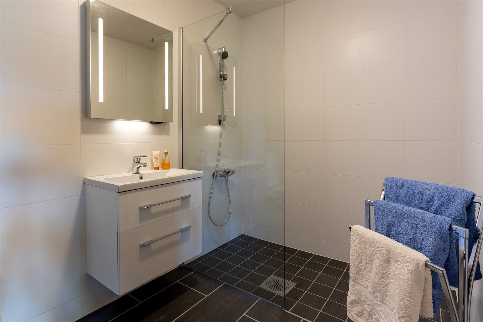 Det andre badet i kjelleretasjen ble også oppusset i 2017. Galleribilde