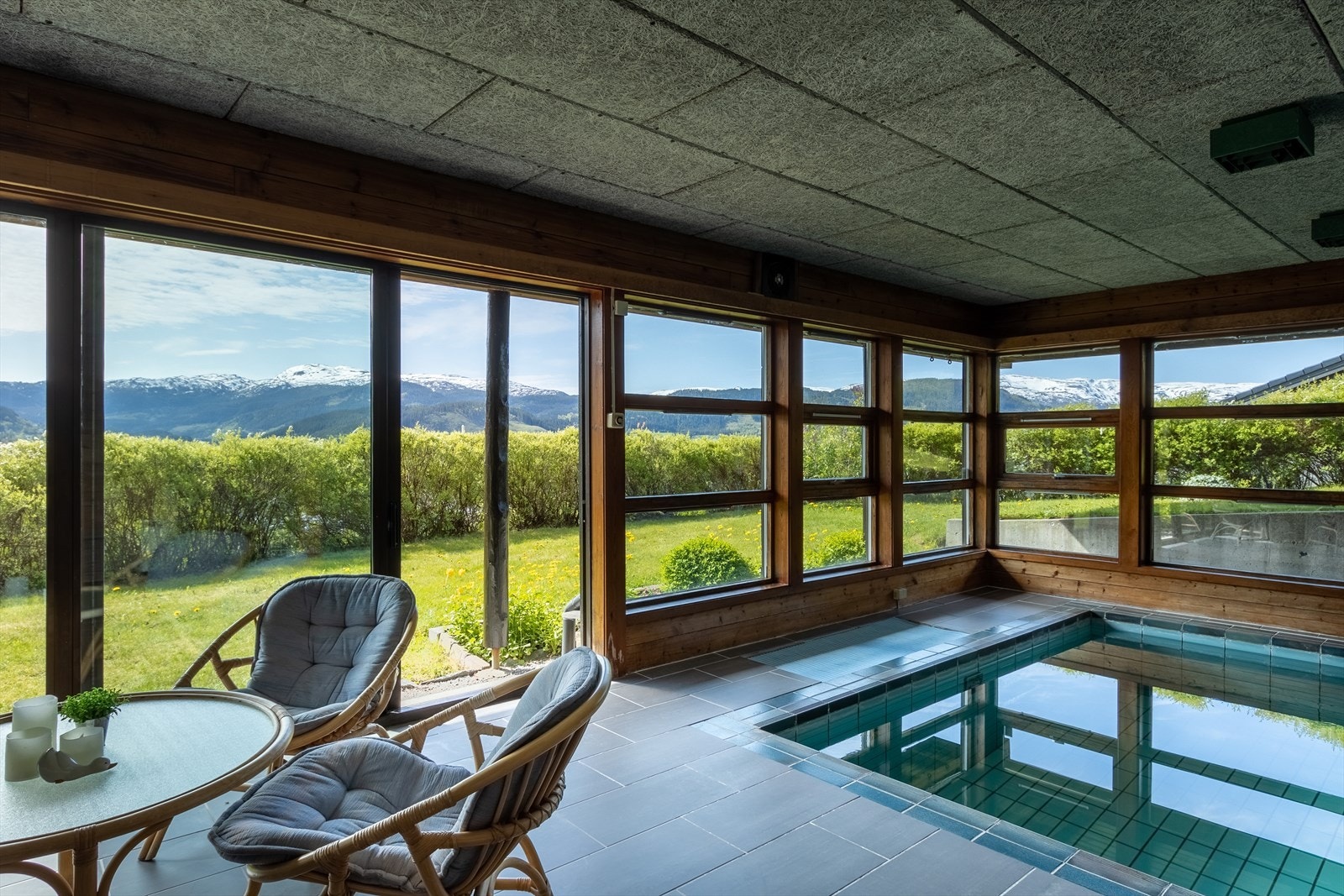 Bassengområdet fikk nye fliser i 2019. Galleribilde