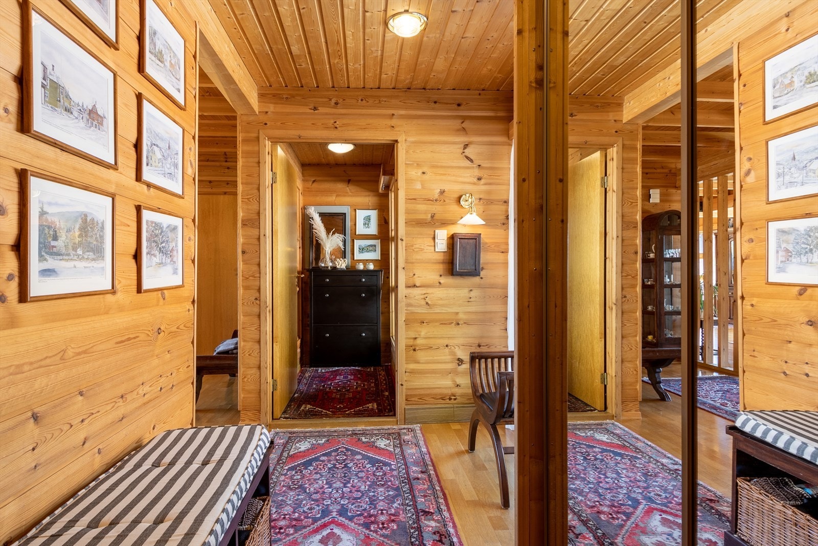 Entré med plass til oppbevaring av yttertøy og sko. Galleribilde