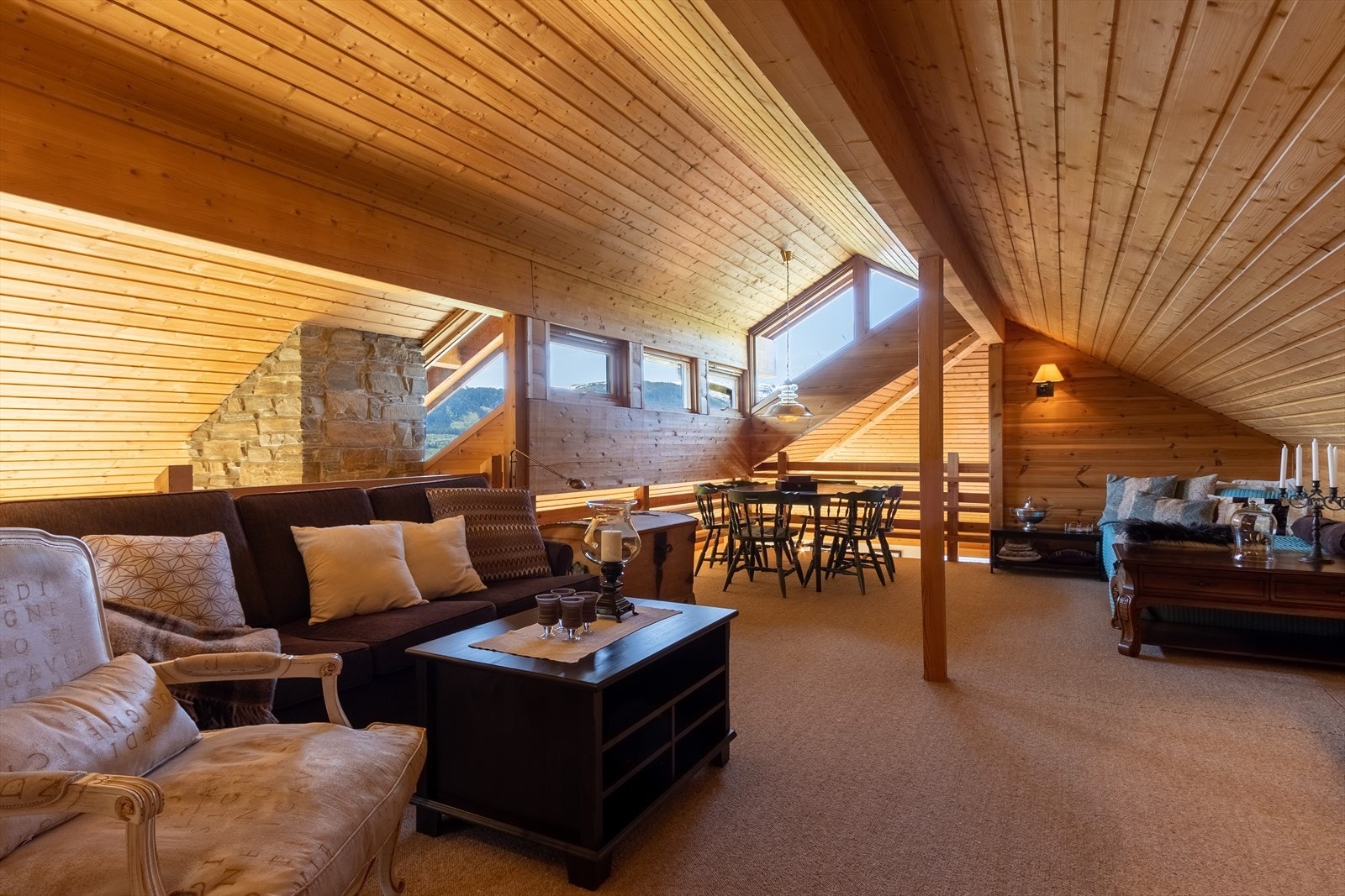 Romslig loftsstue på 34 kvm. Galleribilde