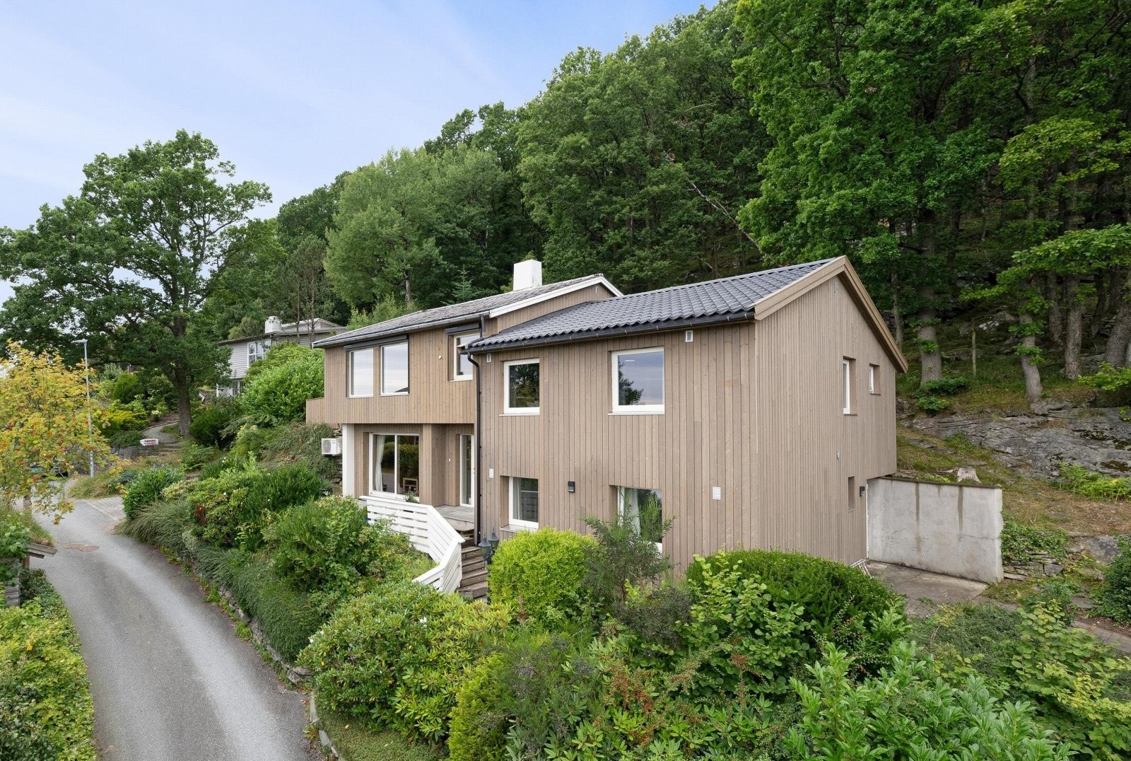 PrivatMegleren v/Eiendomsmegler MNEF Bjørn Tore Vigdel presenterer Eikeset 7A for salg Galleribilde