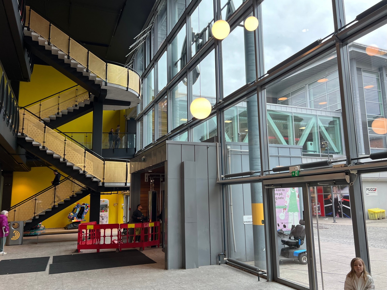 Inngangsparti (under oppussing) Galleribilde