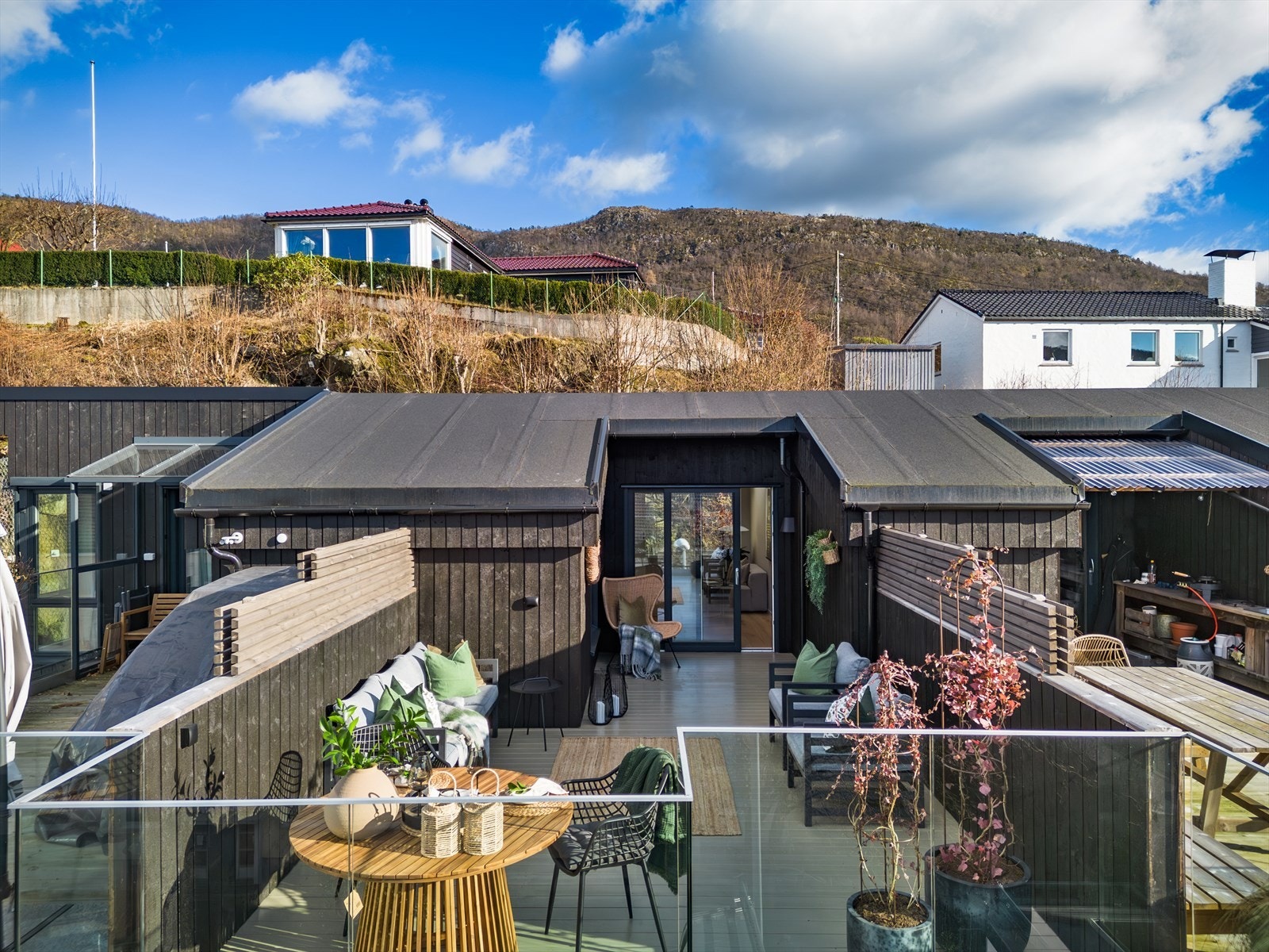 - En bolig passende flere livsfaser. Med egenskaper som heis, garasjeplass i u etg, privat takterrasse og en påkostet vel utover standard-leveranse - Galleribilde