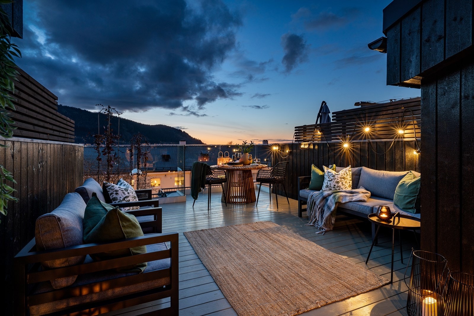 - Boligen har en fantastisk privat takterrasse med svært gode solforhold midtsommers - Galleribilde