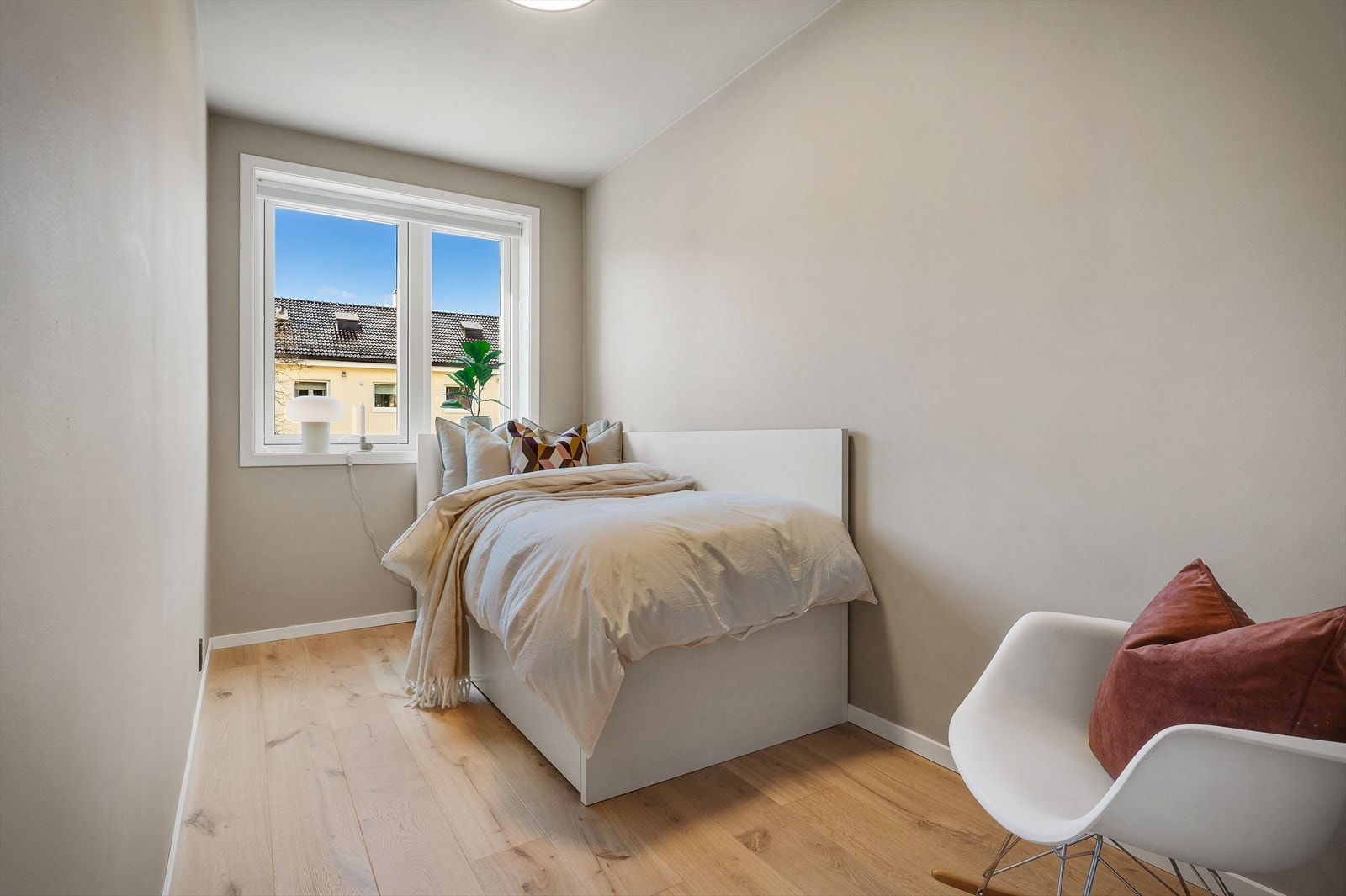 - Soverom 2 måler 6,8m² og passer perfekt som barnerom eller gjesterom - Galleribilde