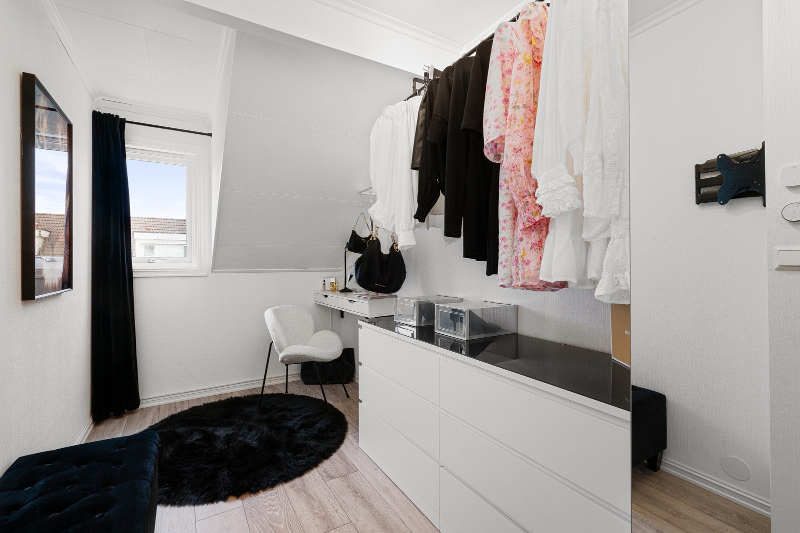 Soverom nr 3 er i dag innredet som en ekstra garderobe. Galleribilde