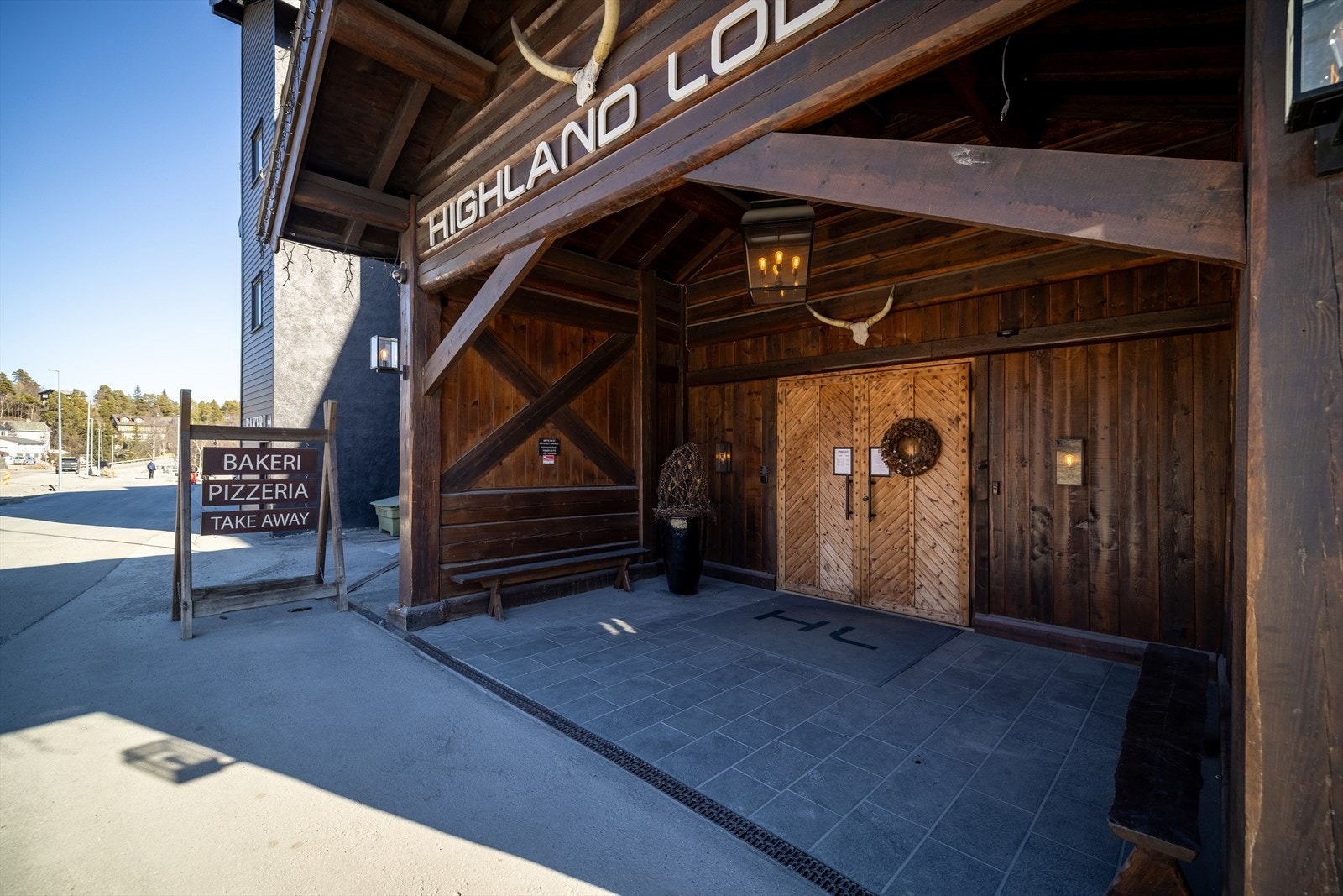 Highland Lodge inneholder alt man trenger for en god langhelg eller årets høydepunkt - påskeferien. Her kan man starte dagen med nystekt bakverk fra bakeri på huset. Galleribilde