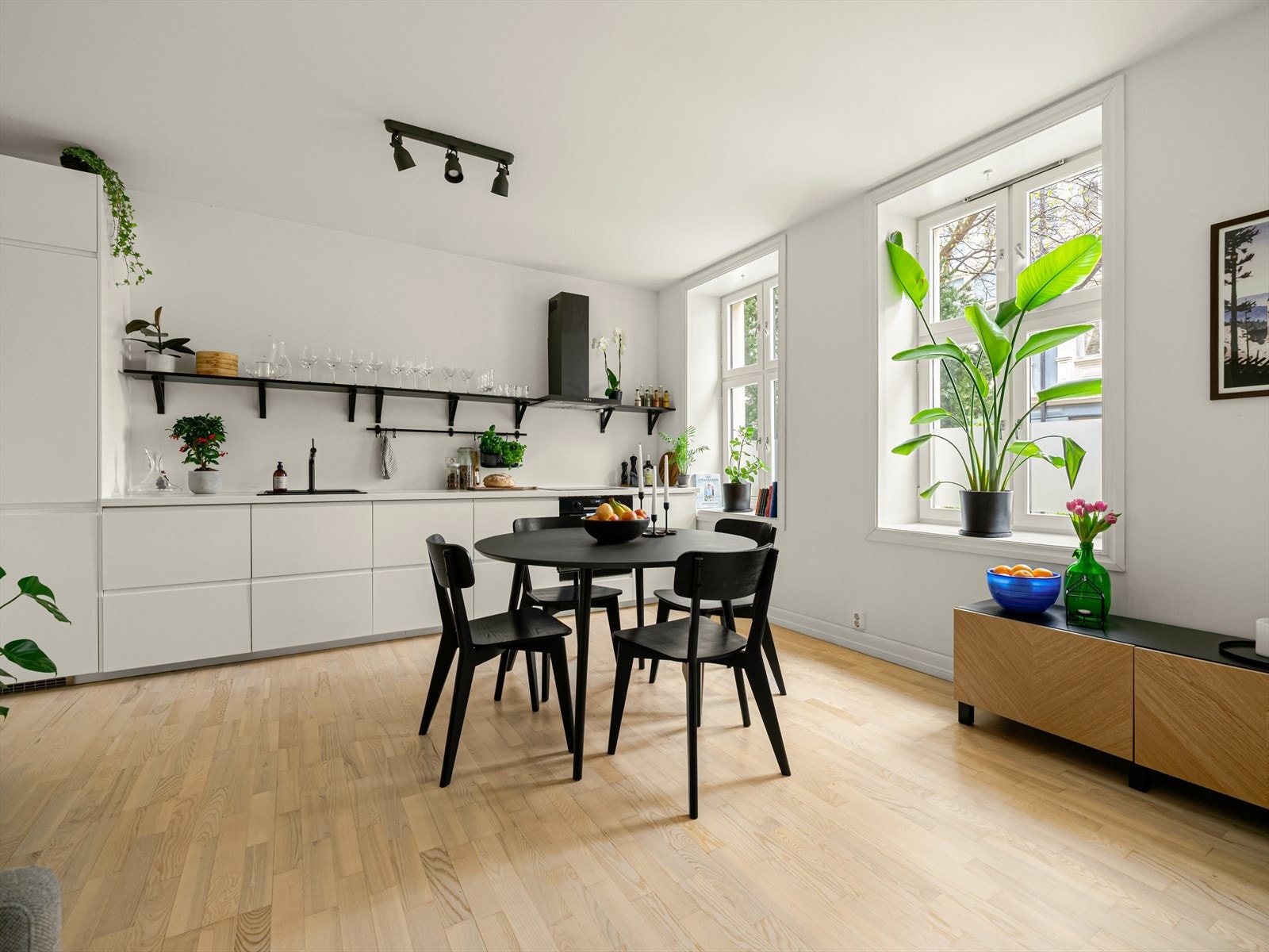 Her kan du dekke til et hyggelig måltid med familie og venner. Galleribilde