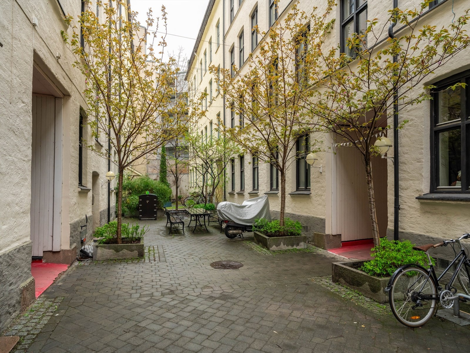 Bakgården er velholdt og svært hyggelig. Galleribilde