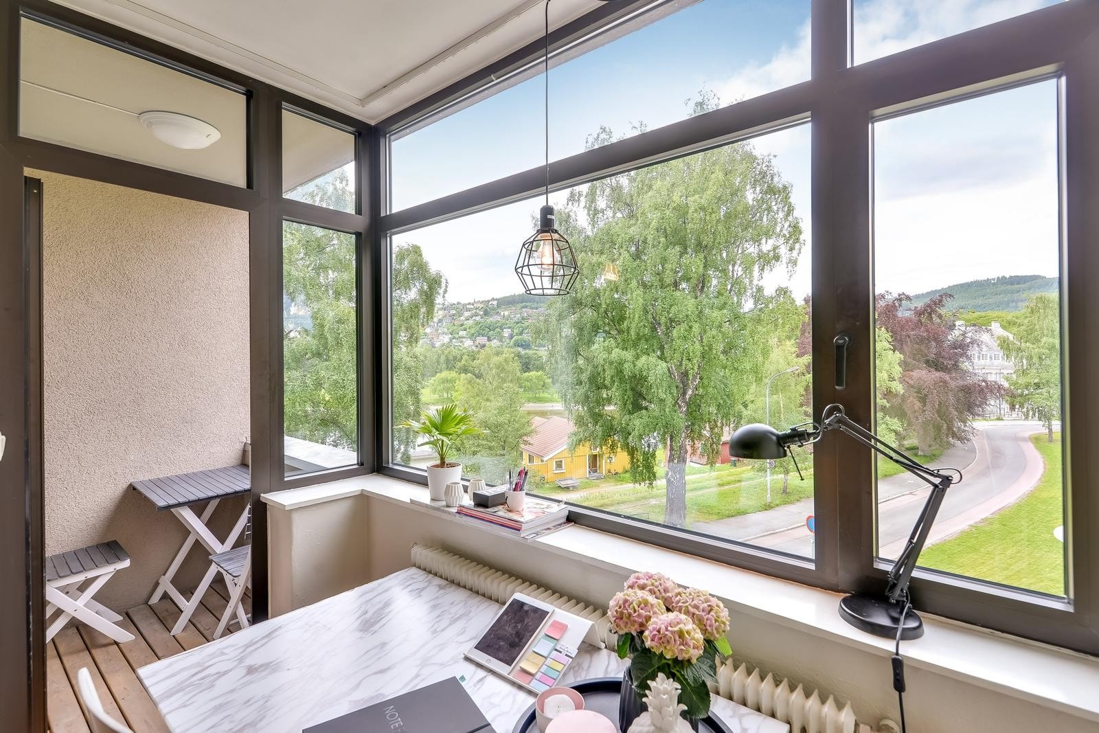 Spiseplass med utgang til egen balkong Galleribilde