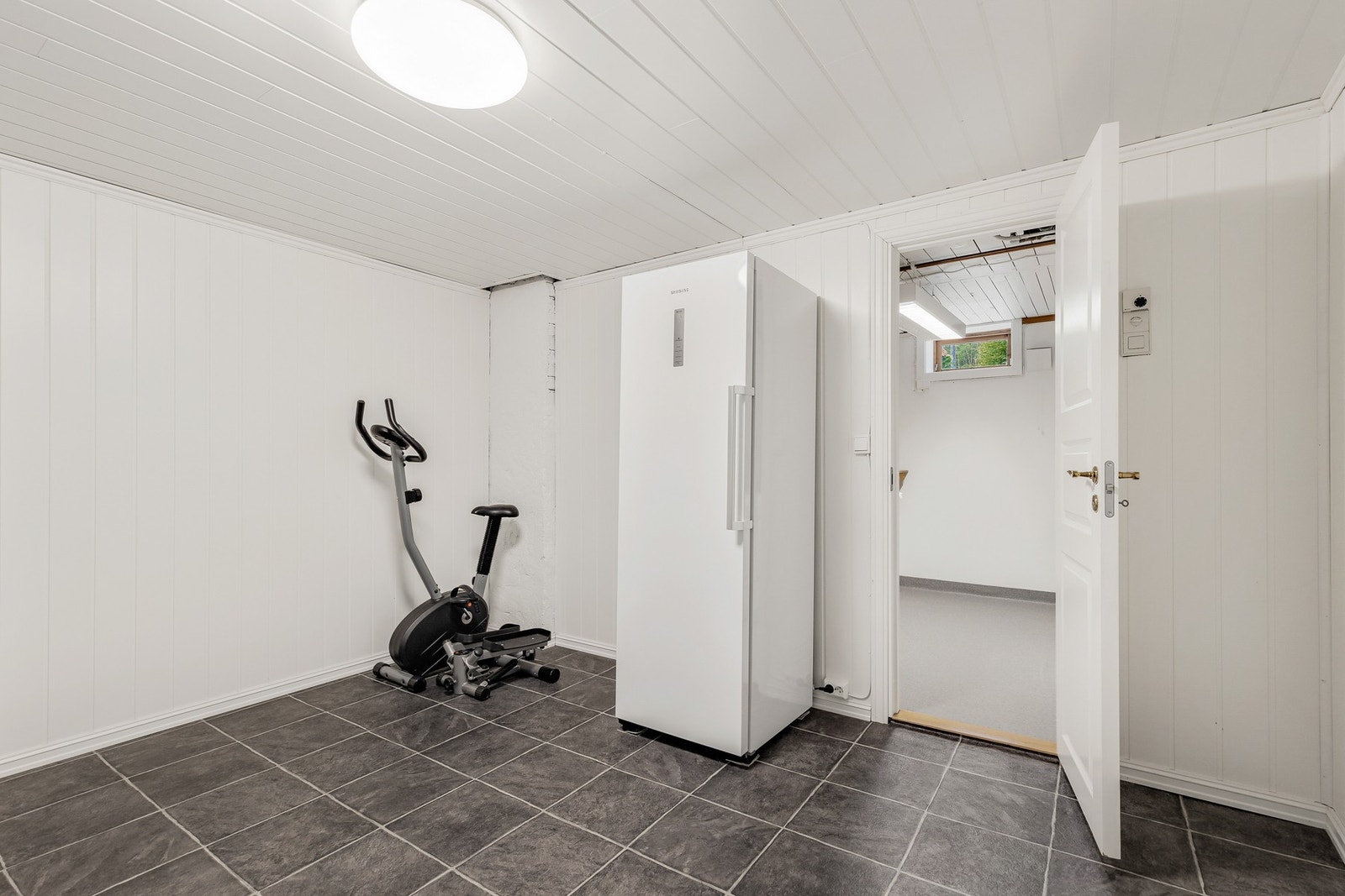 Fin lagringsplass i to innvendige boder på ca. 10 kvm Galleribilde