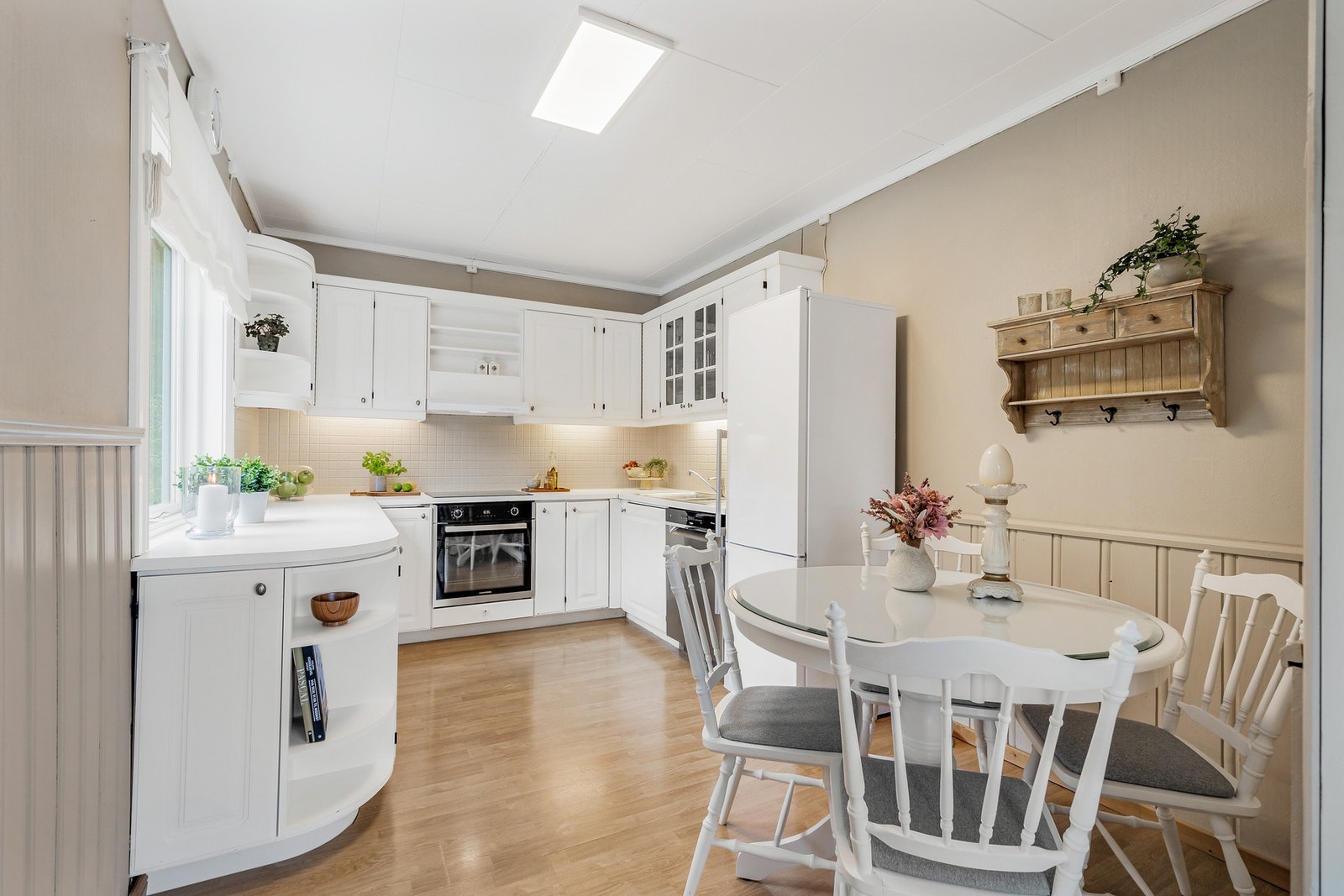 Kjøleskapet er frittstående Galleribilde