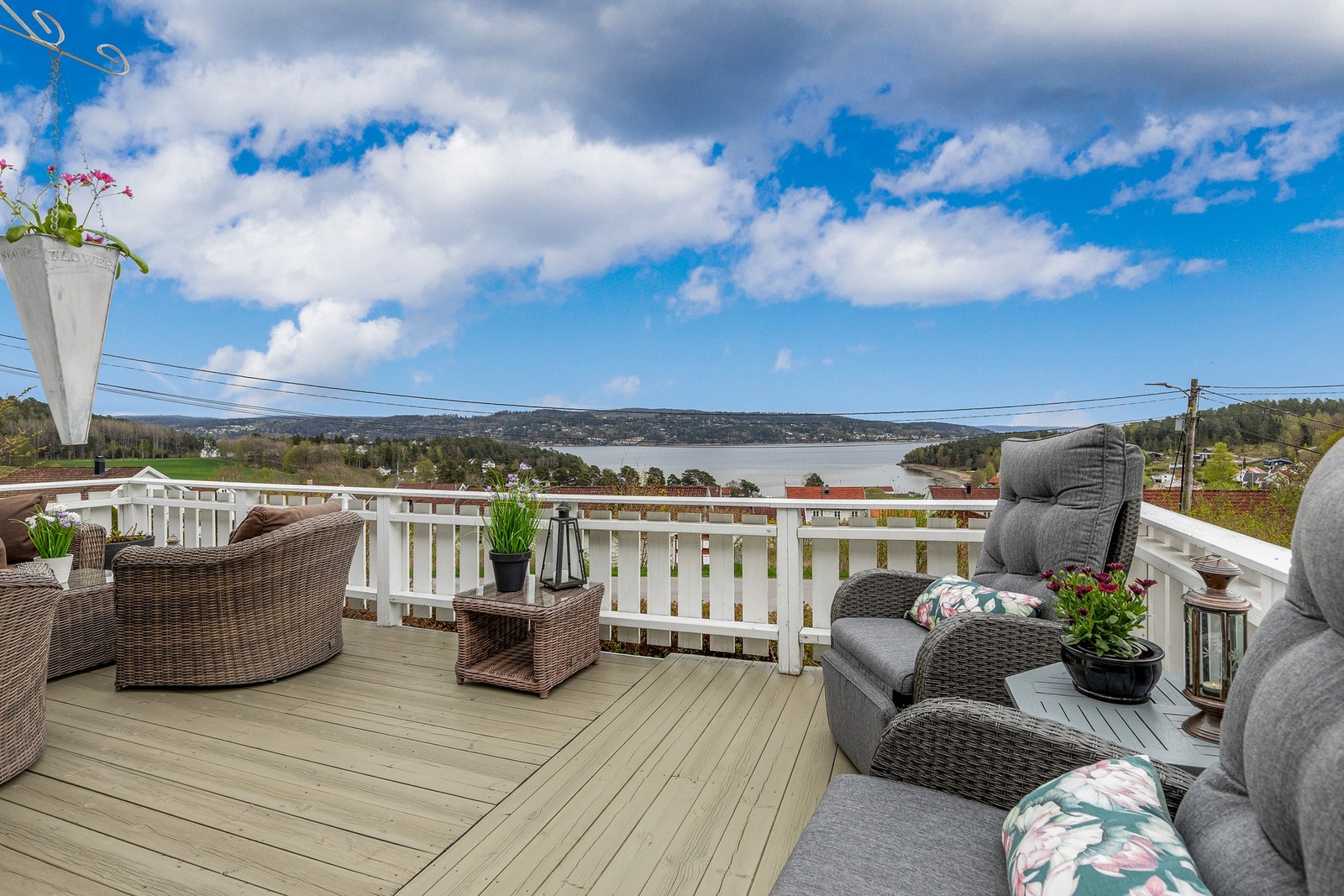 Eiendommen har en flott beliggenhet på Berger i et rolig og stille boligområde med naturskjønne omgivelser Galleribilde