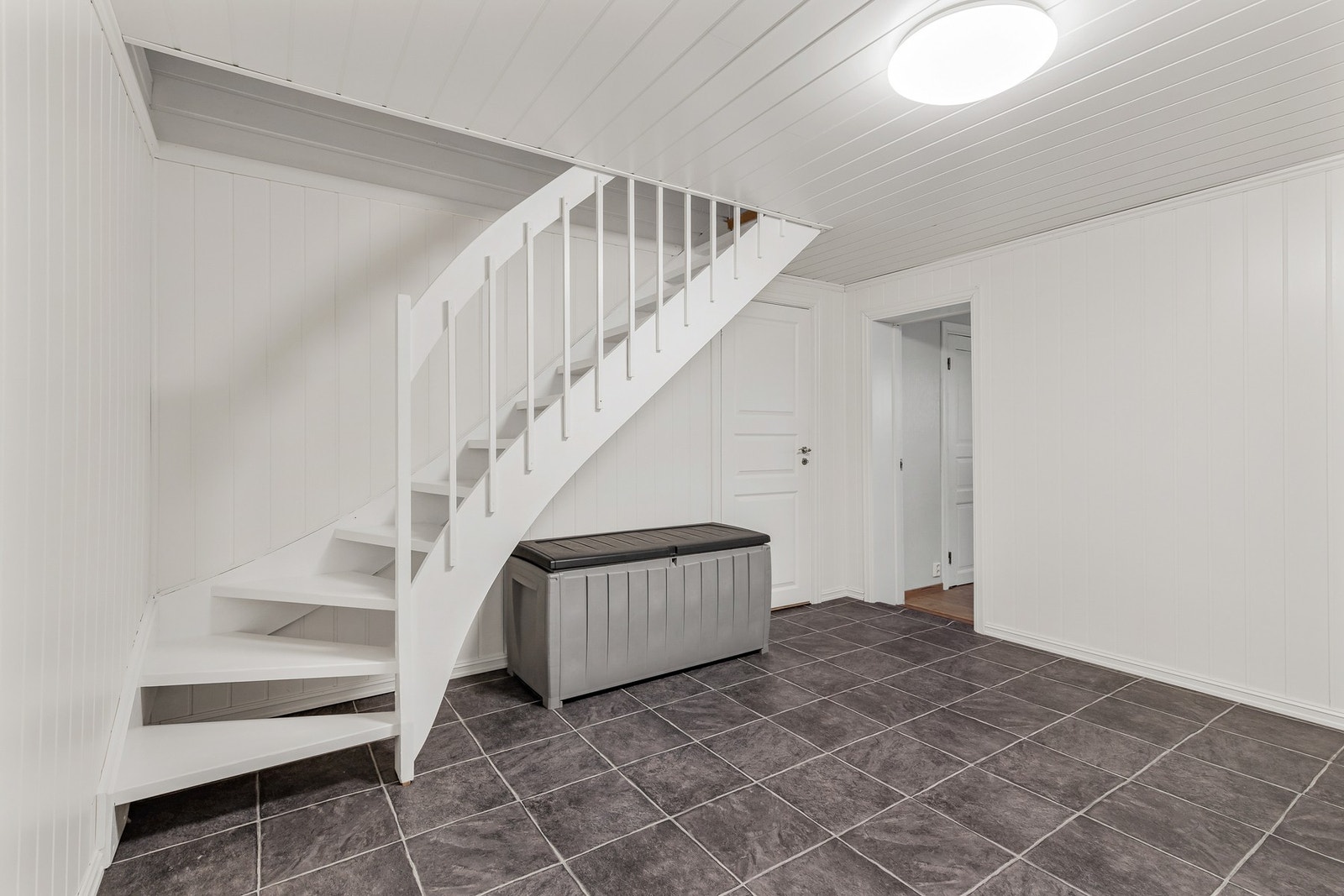 Gang med belegg på gulv og gulvvarme Galleribilde