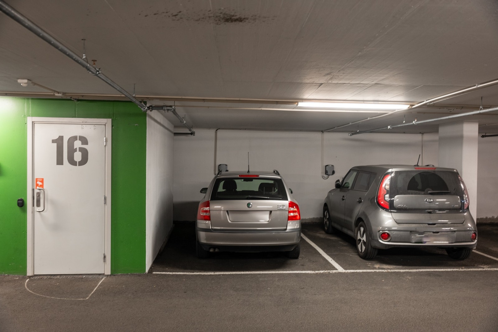 Heis direkte ned til garasjeanlegg. Garasjeplassen som medfølger er nærmeste plassen til døren. Galleribilde