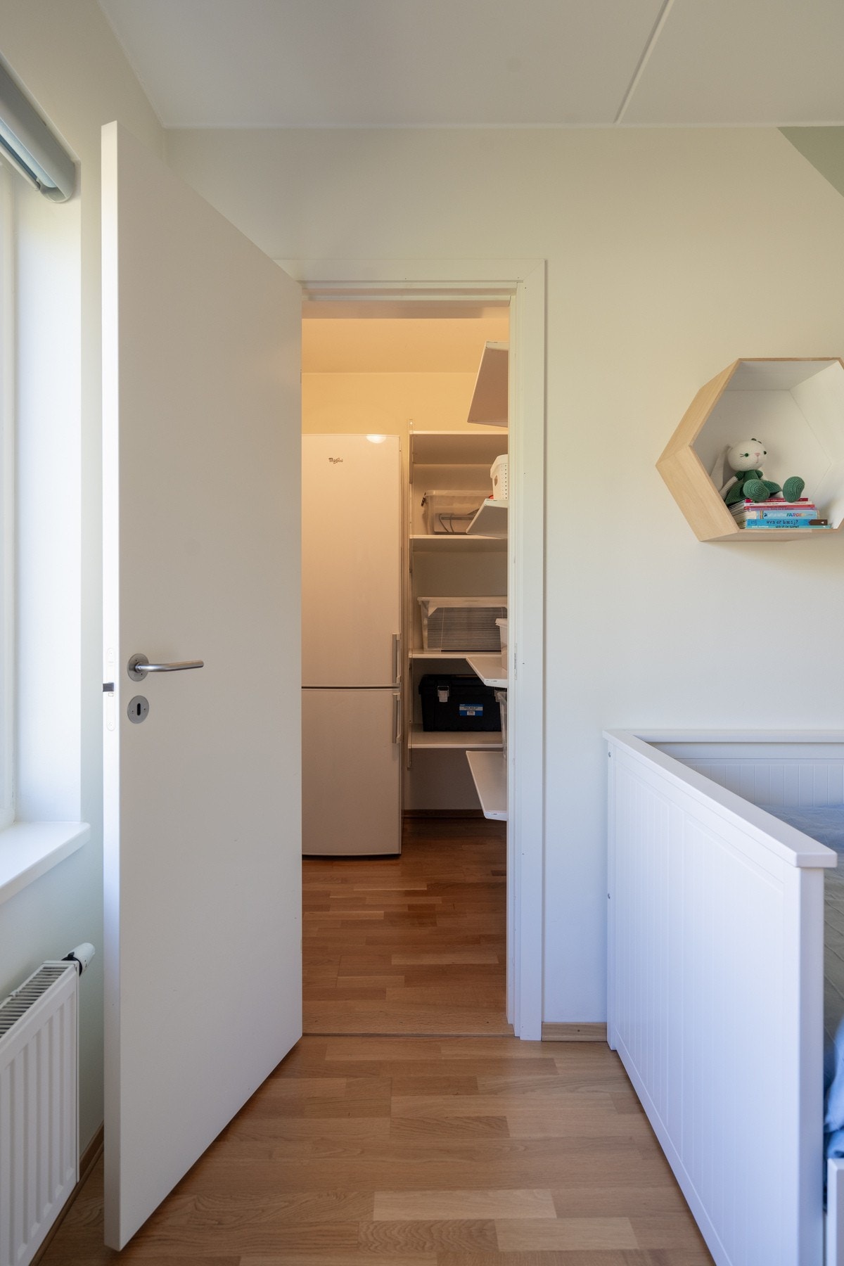 Svært praktisk innvendig bod med inngang fra soverom III. Galleribilde