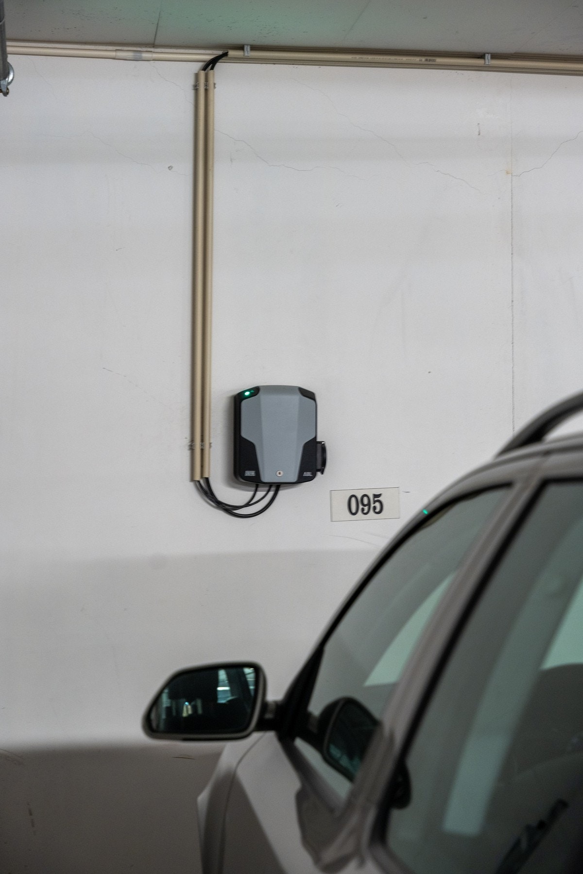 Det er montert el-billader. Galleribilde