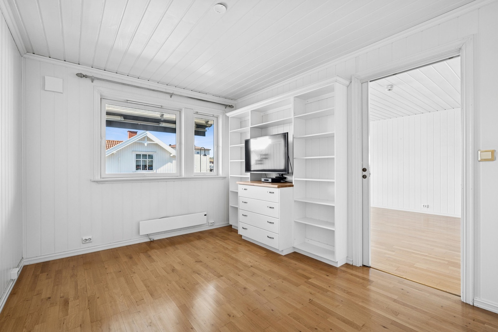 Her har du god plass til dobbeltseng og garderobe. Galleribilde