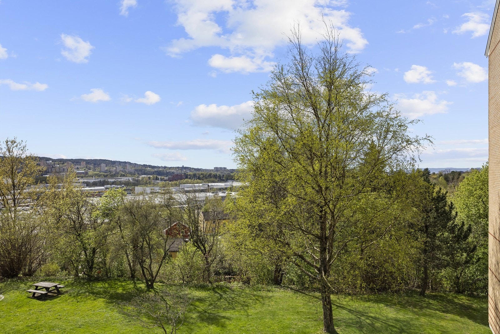 Balkongen er vendt mot sydvest, og du vil med det bli belønnet med rikelige mengde med sol. Galleribilde
