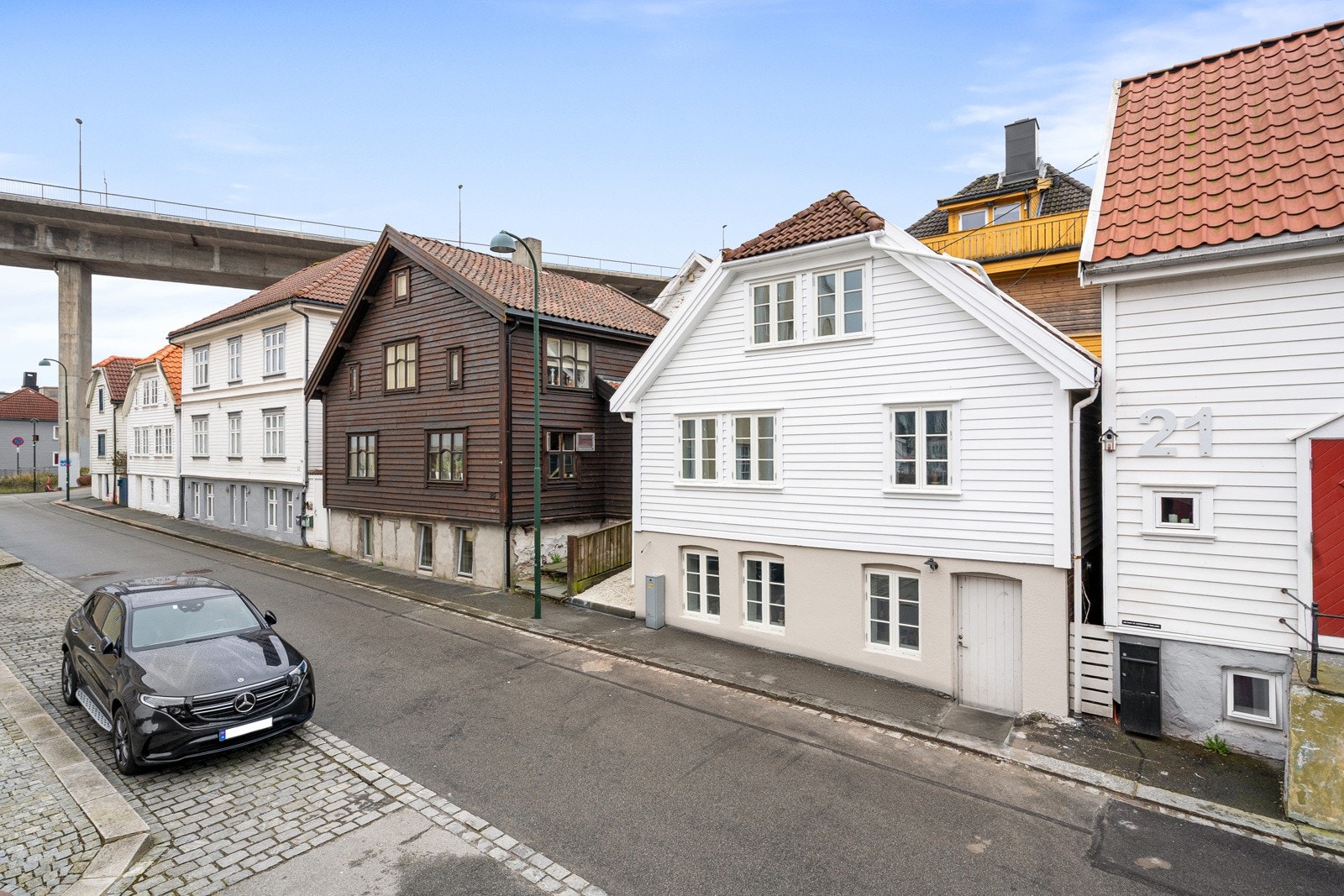 Gateparkering etter områdets gjeldende bestemmelser. Galleribilde