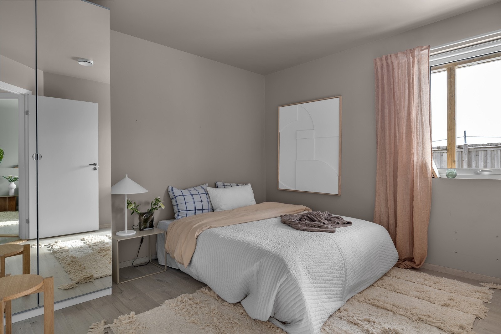 Soverom 1 er på ca. 12m2 Galleribilde