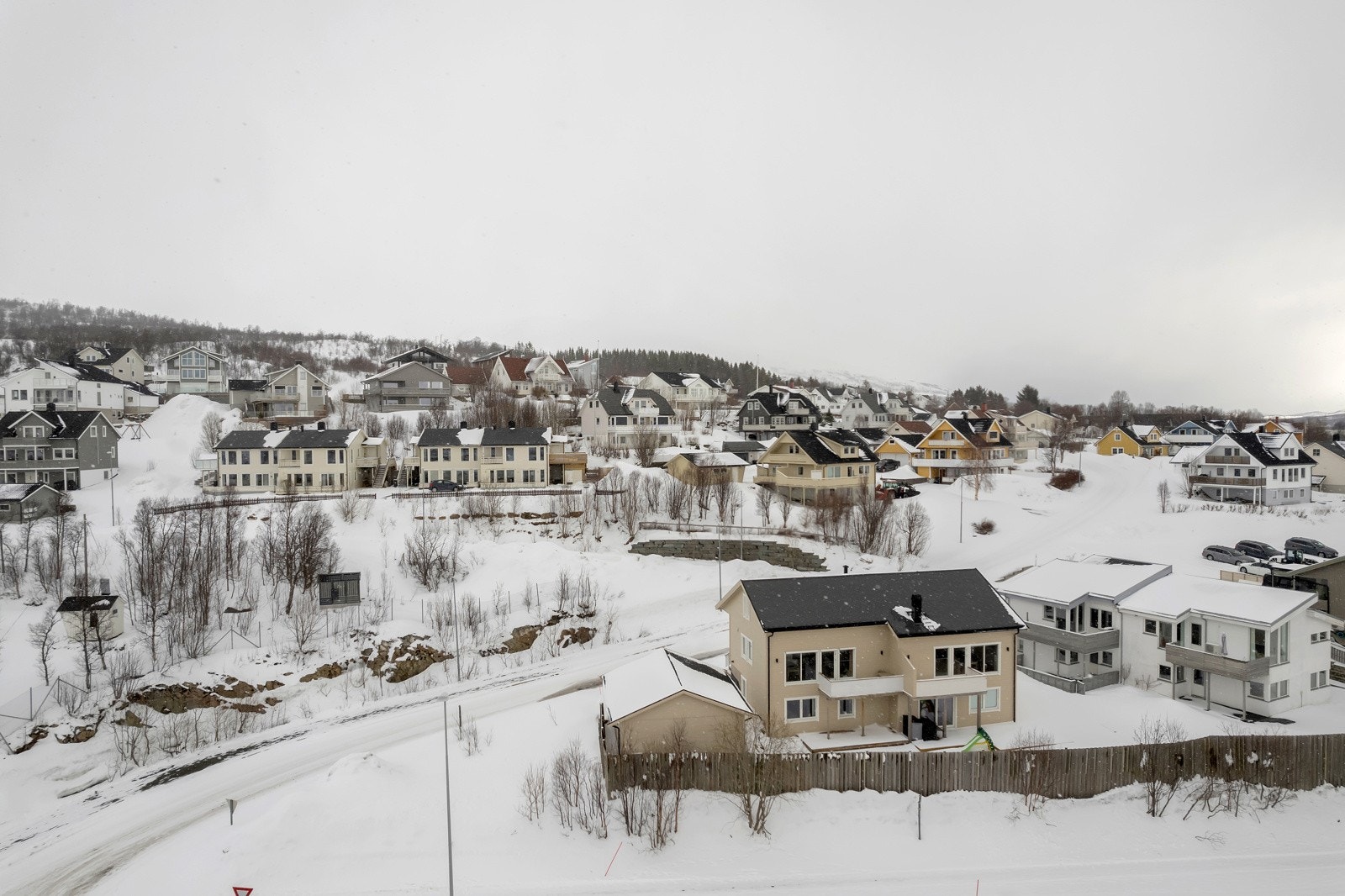 Eidkjosvegen 3A er en flott og innholdsrik vertikaldelt bolig Galleribilde