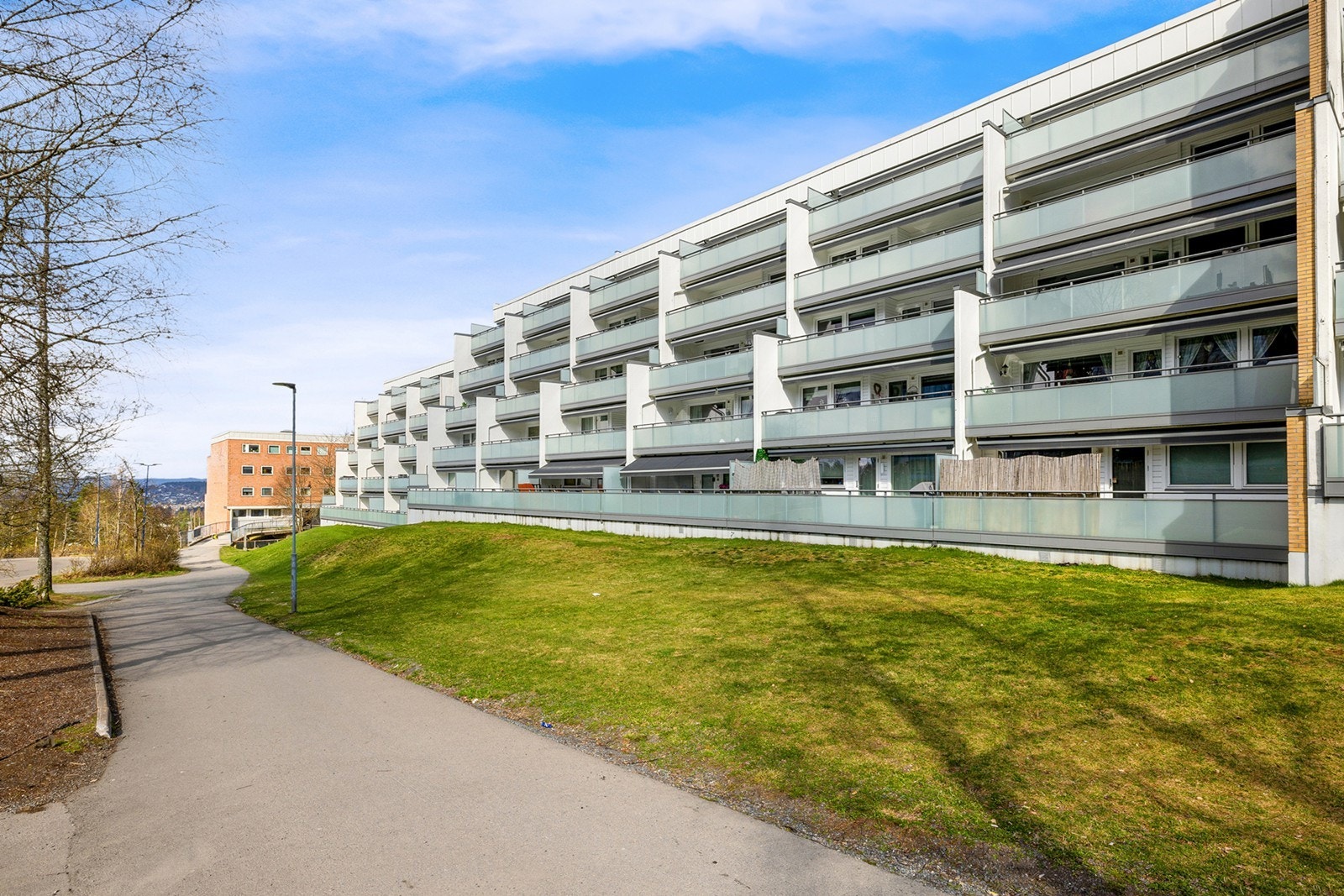 Det er ca 3 minutters gange til buss og dagligvarehandelen
Kiwi Galleribilde