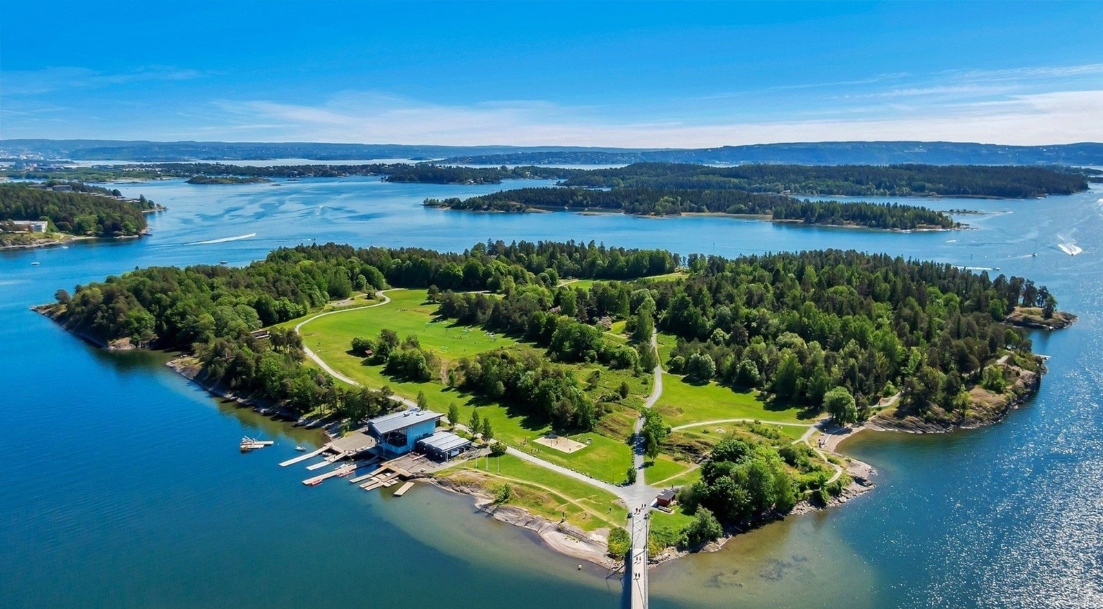 Idylliske Kalvøya med store grøntområder og fine turstier Galleribilde