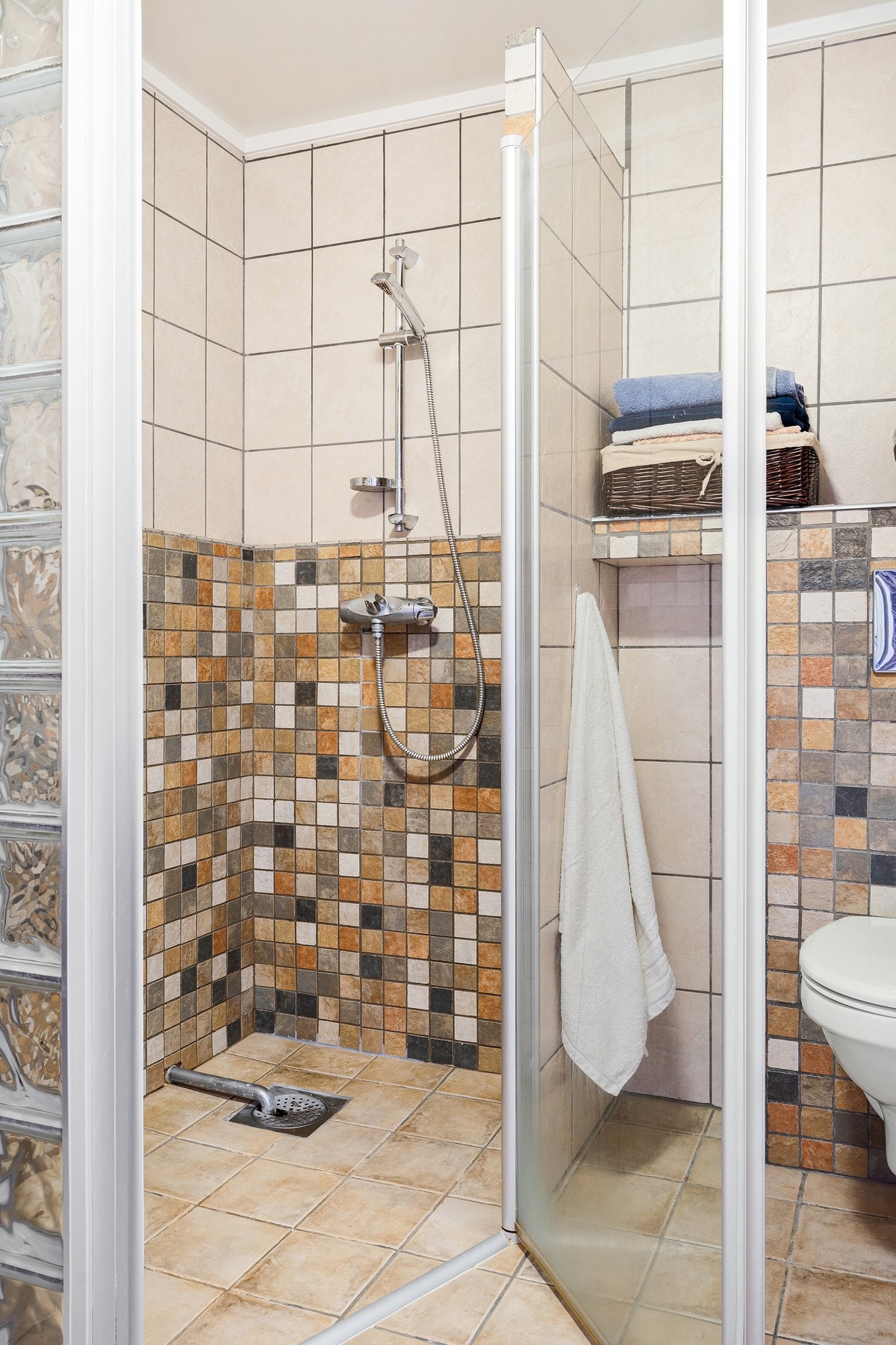 Det ligger vedlagt full tilstandsrapport i salgsoppgave i finn-annonse. Galleribilde