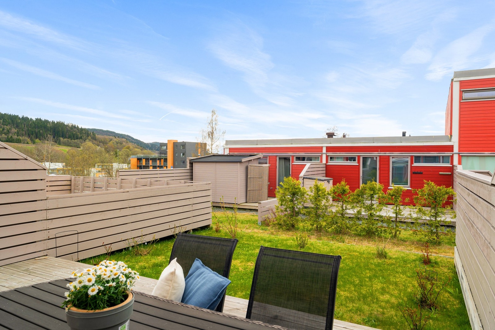 Ligger åpent til med fin utsikt mot Estenstadmarka. Galleribilde